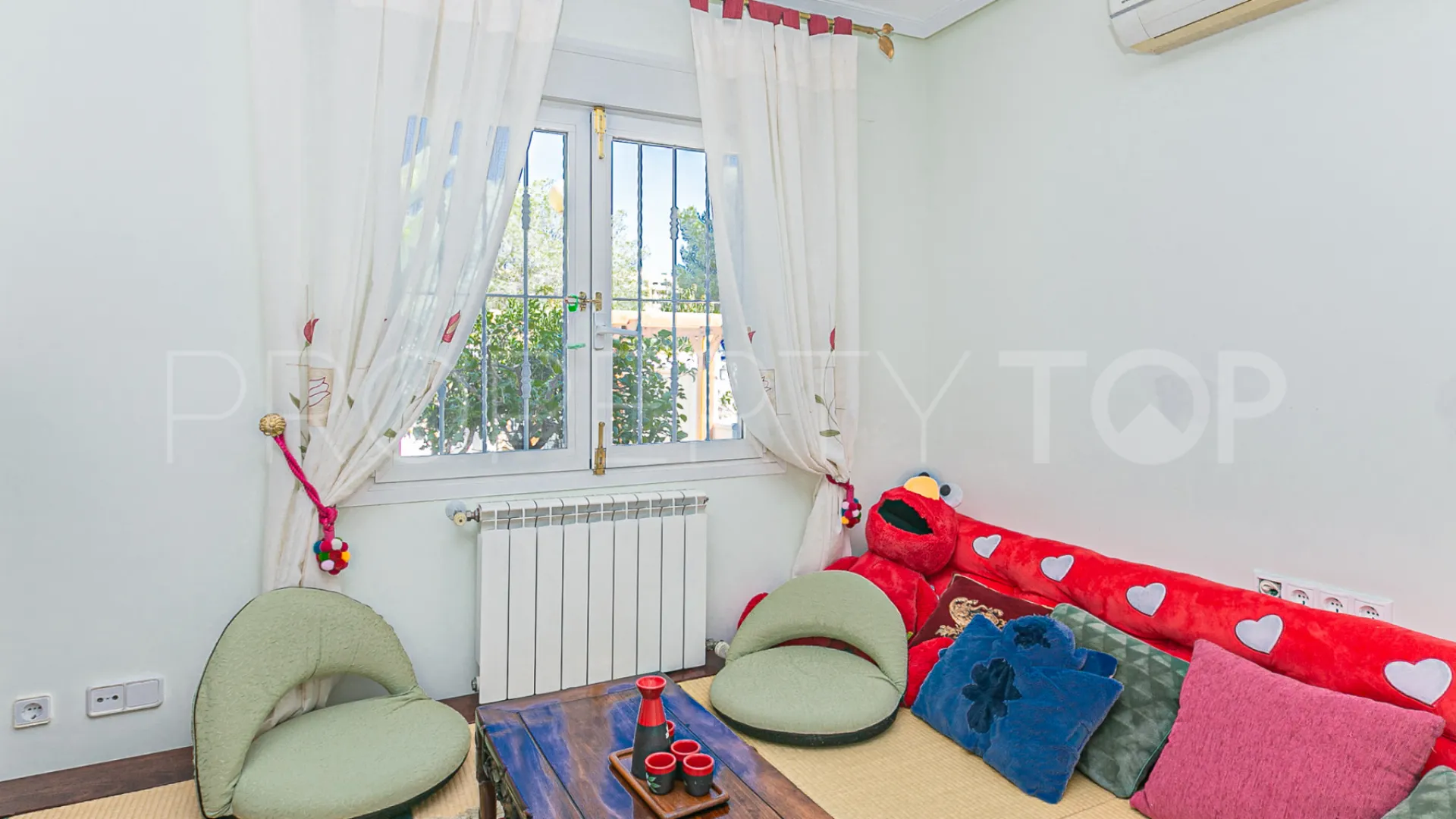 Se vende villa en Rioja de 4 dormitorios