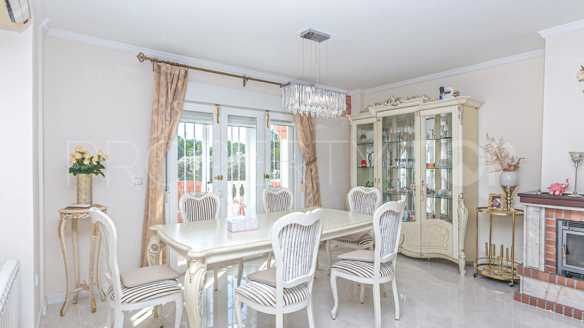 Se vende villa en Rioja de 4 dormitorios