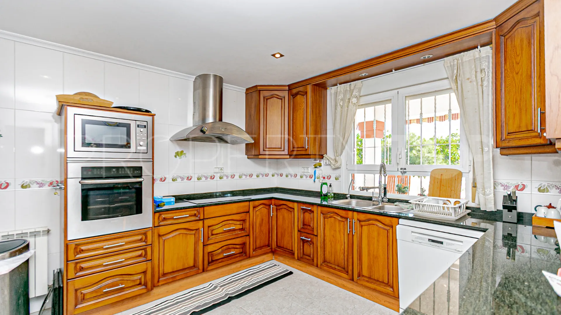 Se vende villa en Rioja de 4 dormitorios
