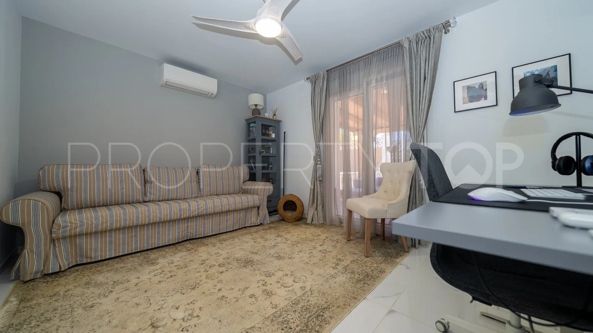 For sale 5 bedrooms villa in Pilar de la Horadada