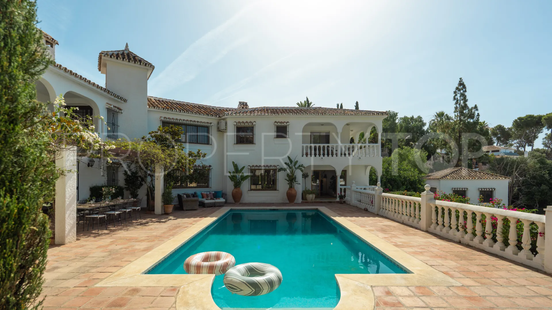 Sierrezuela, villa en venta
