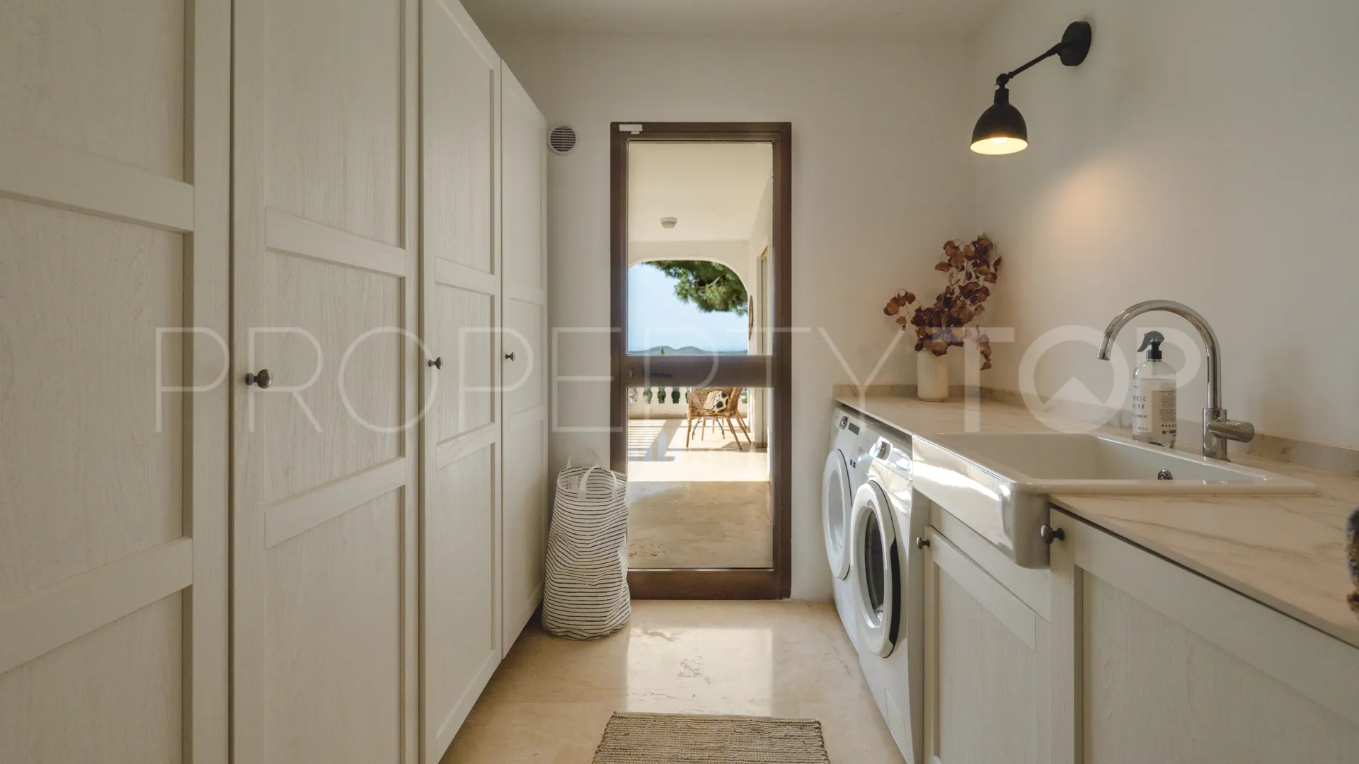 Sierrezuela, villa en venta