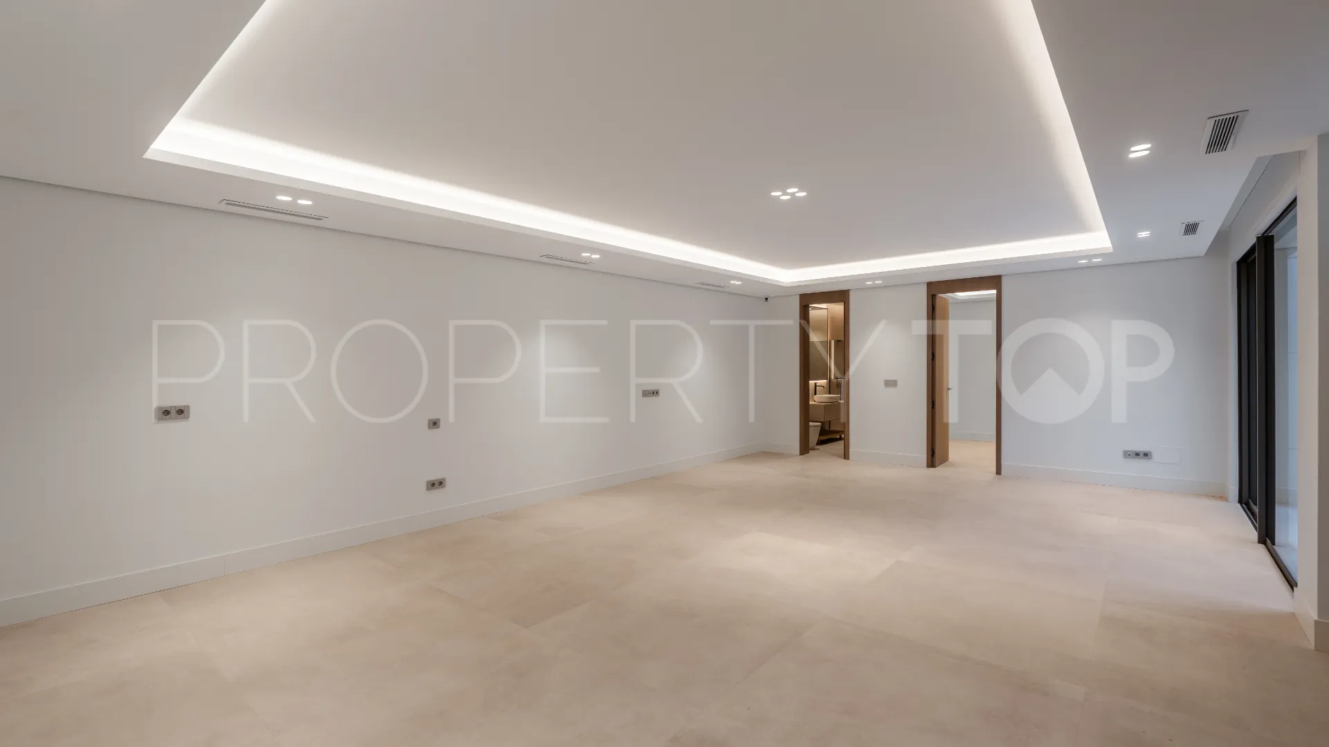 5 bedrooms villa in Malaga for sale
