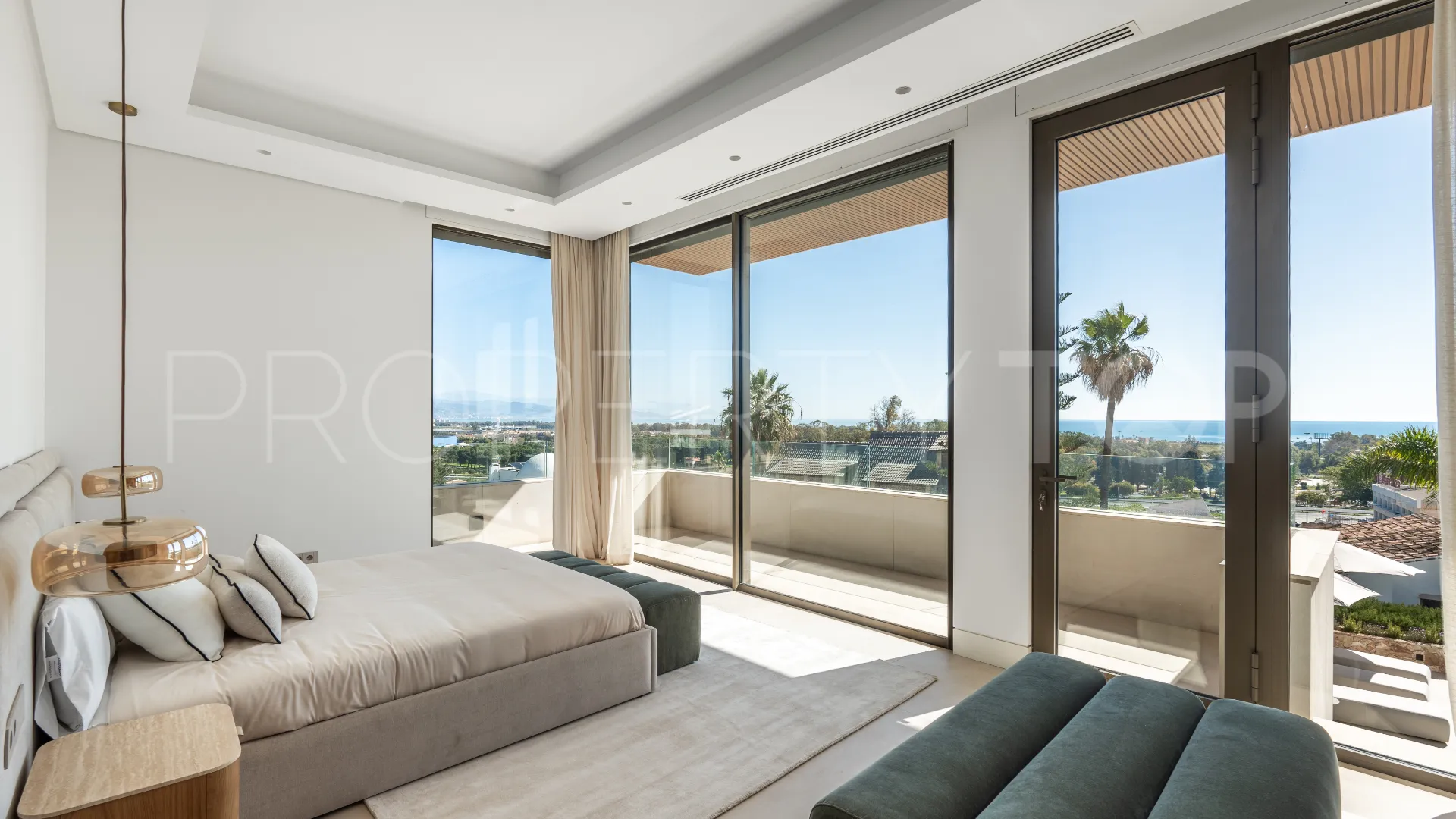 5 bedrooms villa in Malaga for sale