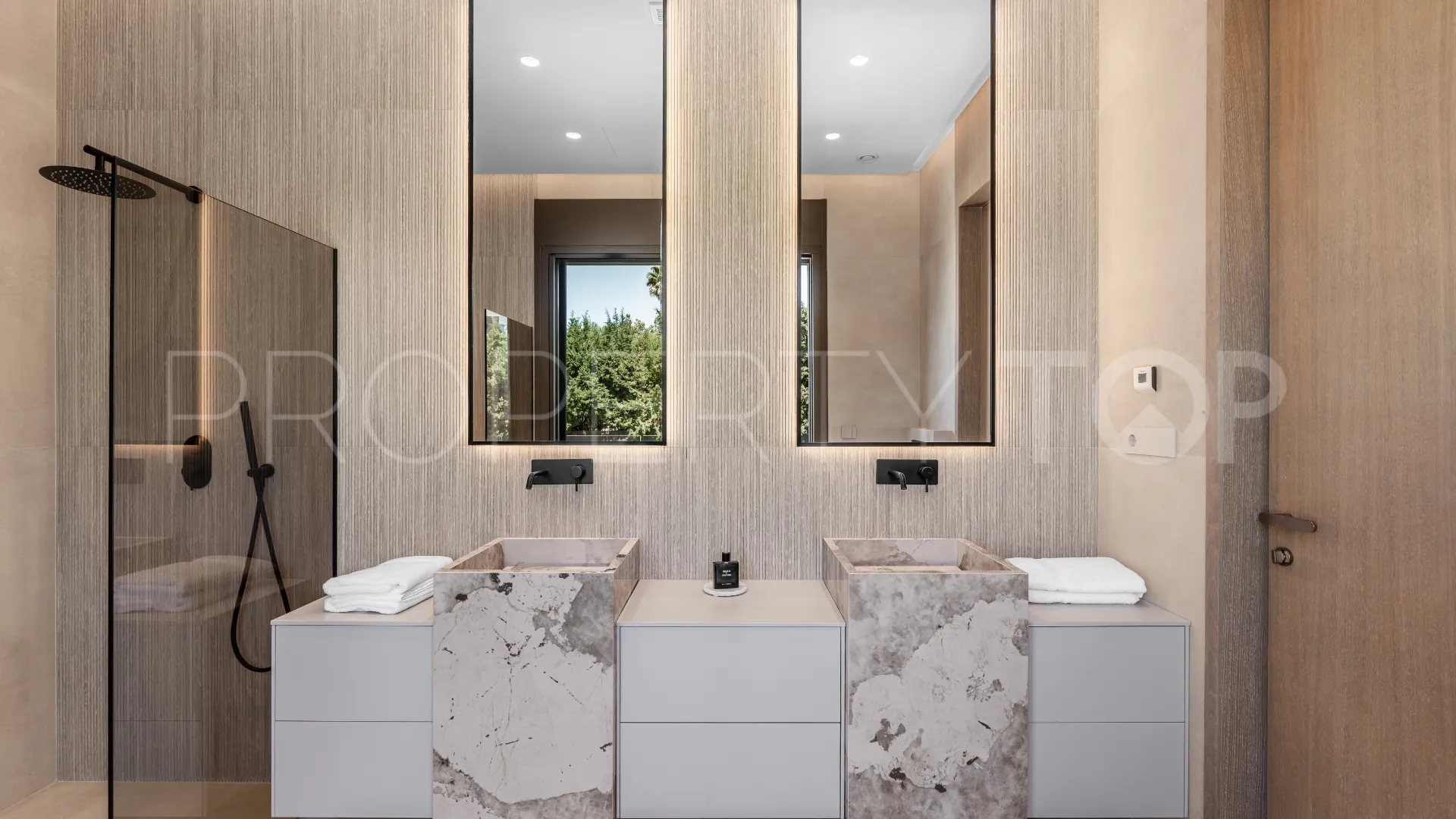 5 bedrooms villa in Malaga for sale