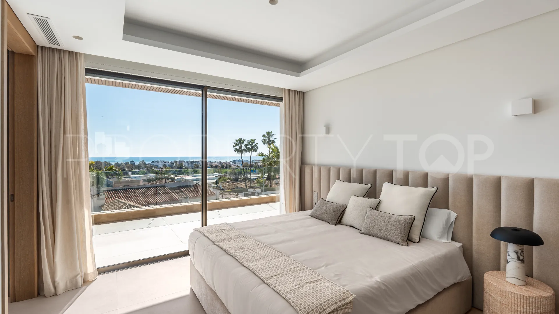5 bedrooms villa in Malaga for sale