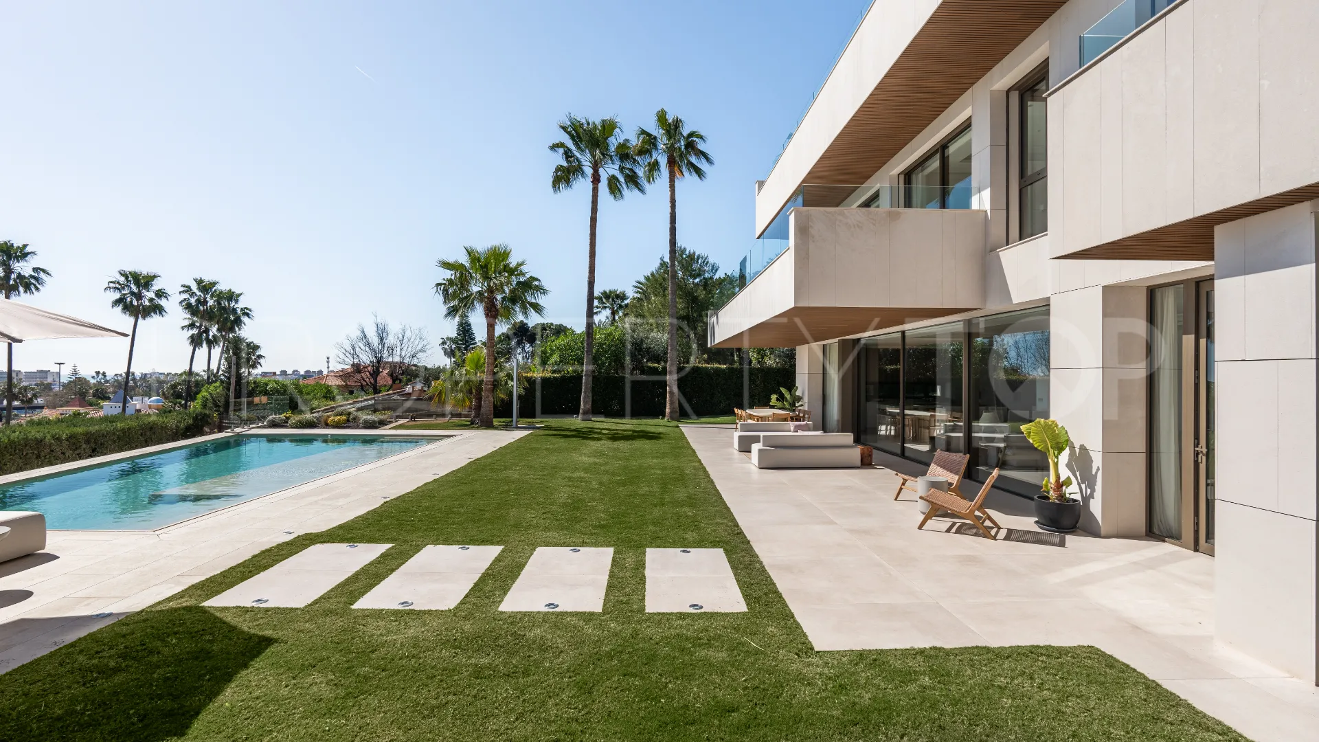 5 bedrooms villa in Malaga for sale