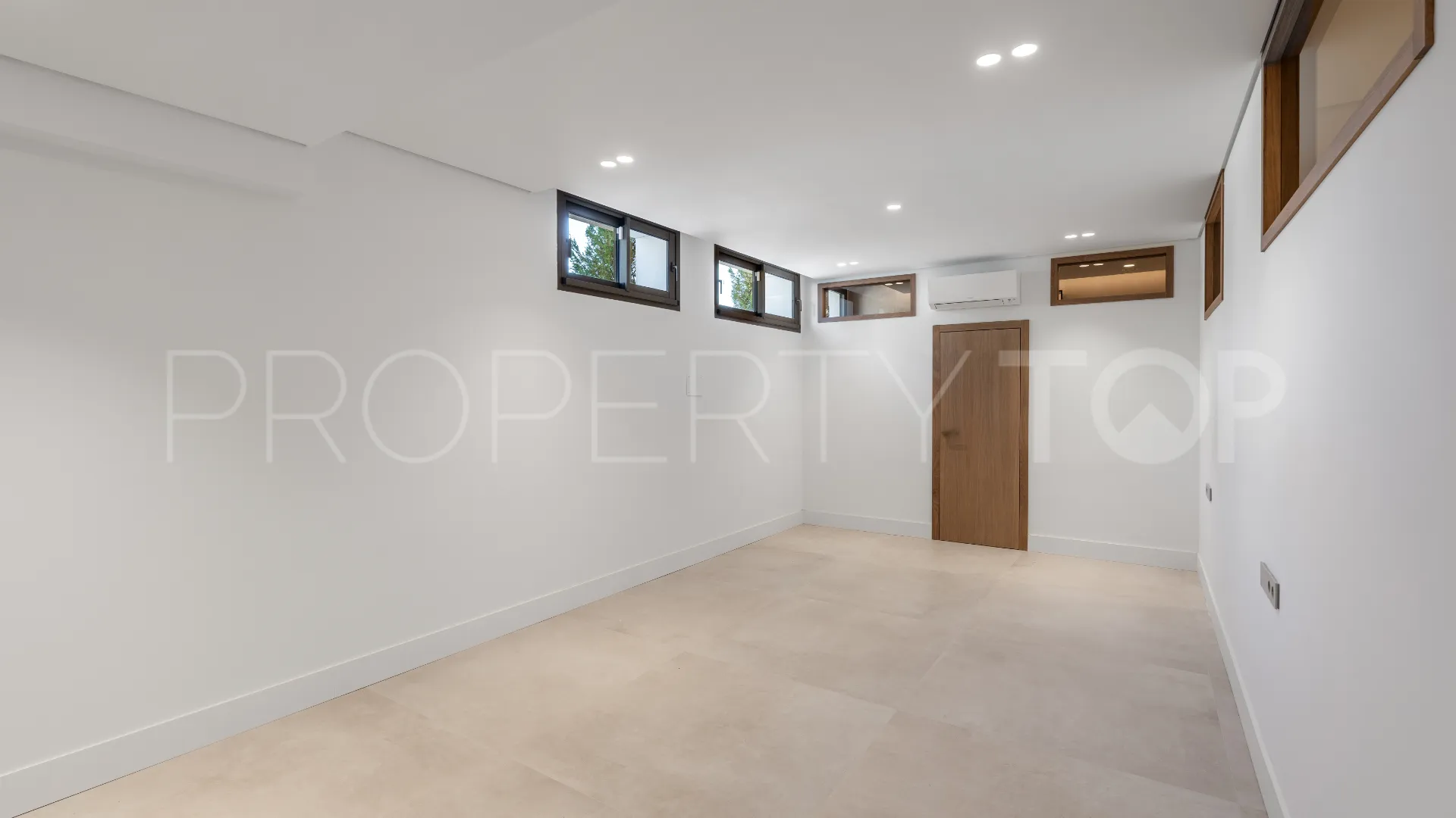 5 bedrooms villa in Malaga for sale