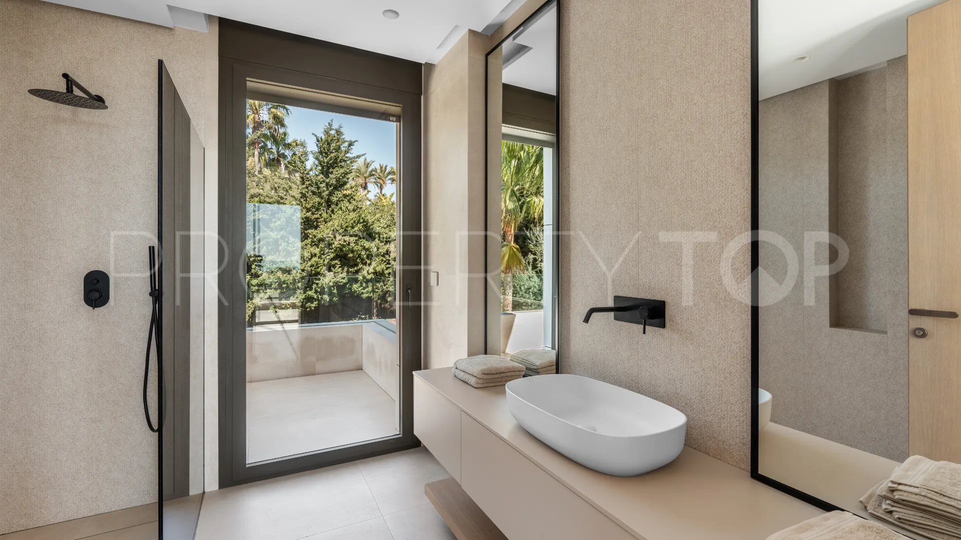 5 bedrooms villa in Malaga for sale