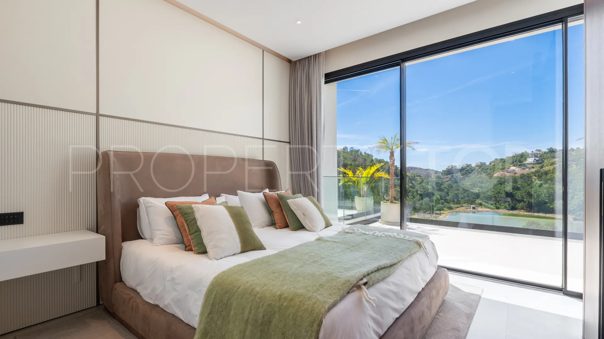 For sale Monte Mayor villa with 8 bedrooms