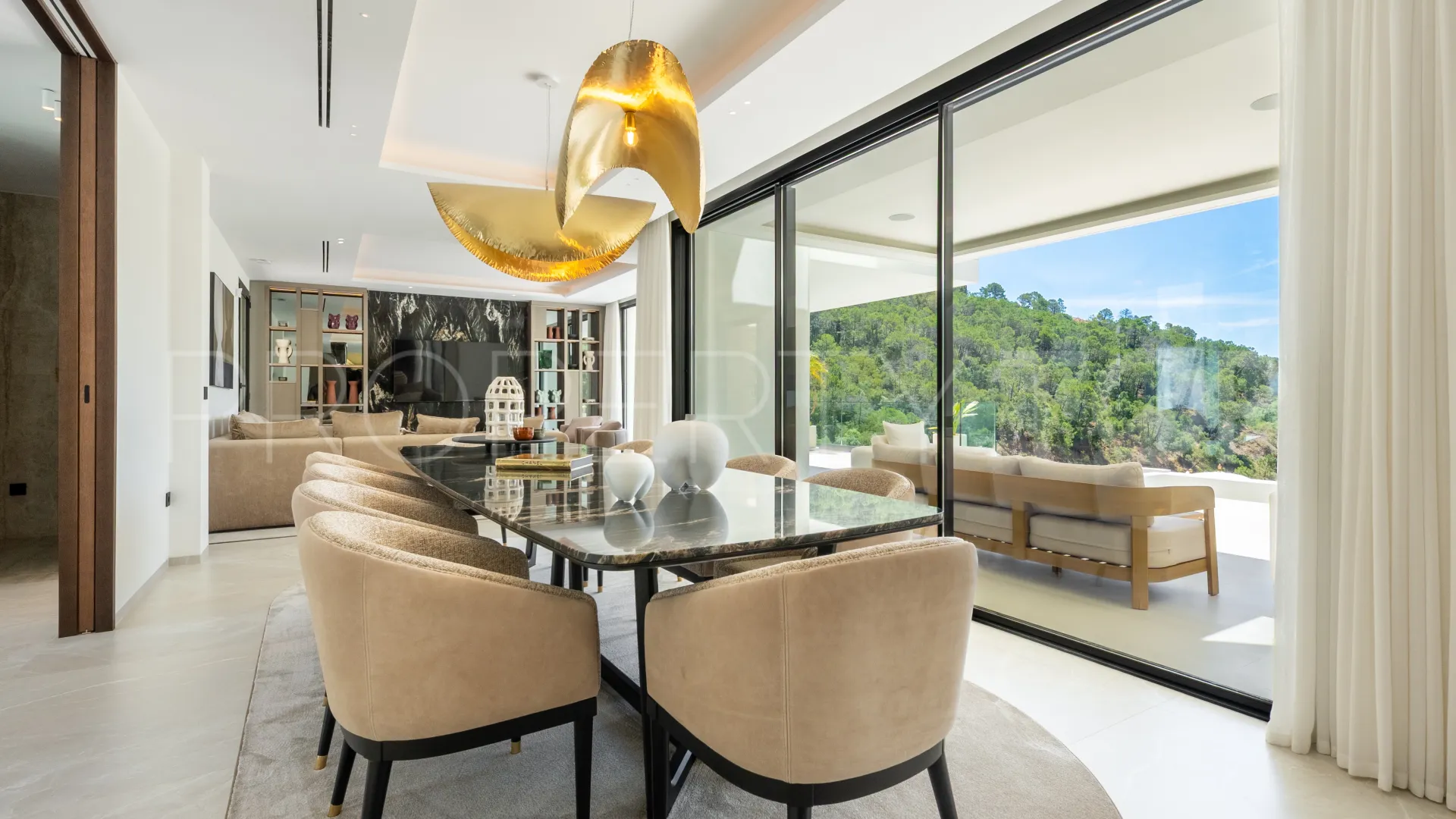 For sale Monte Mayor villa with 8 bedrooms