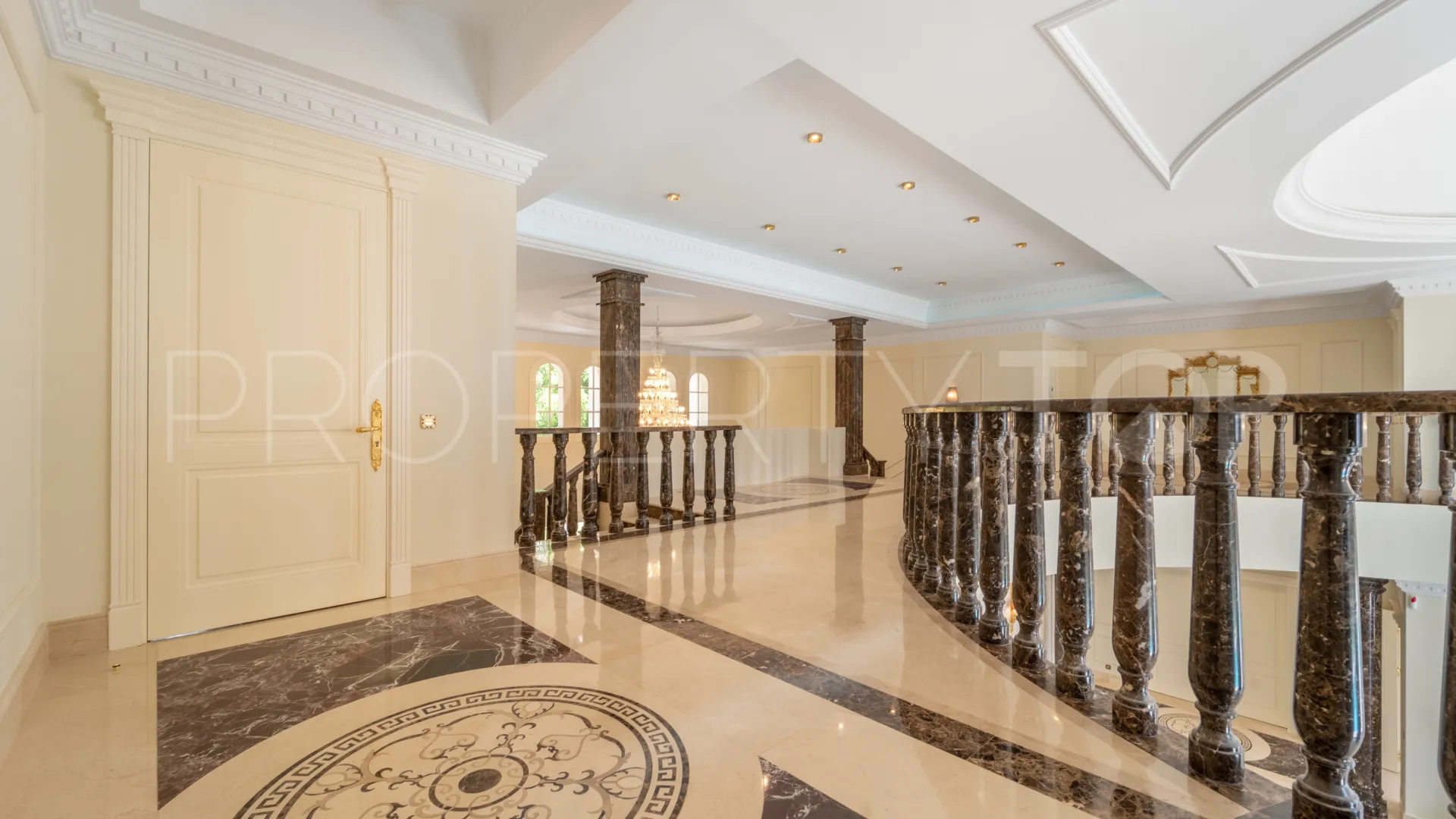 For sale villa in Sierra Blanca with 10 bedrooms