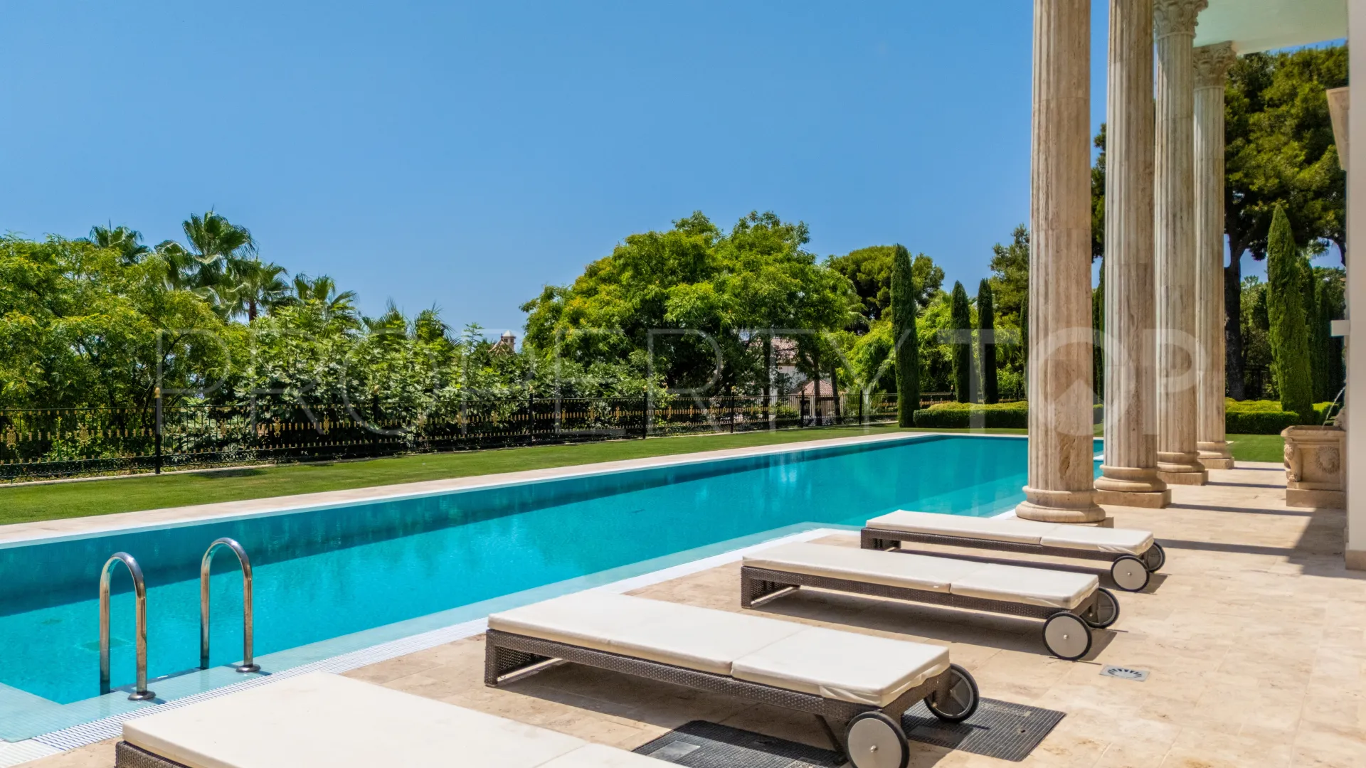 For sale villa in Sierra Blanca with 10 bedrooms