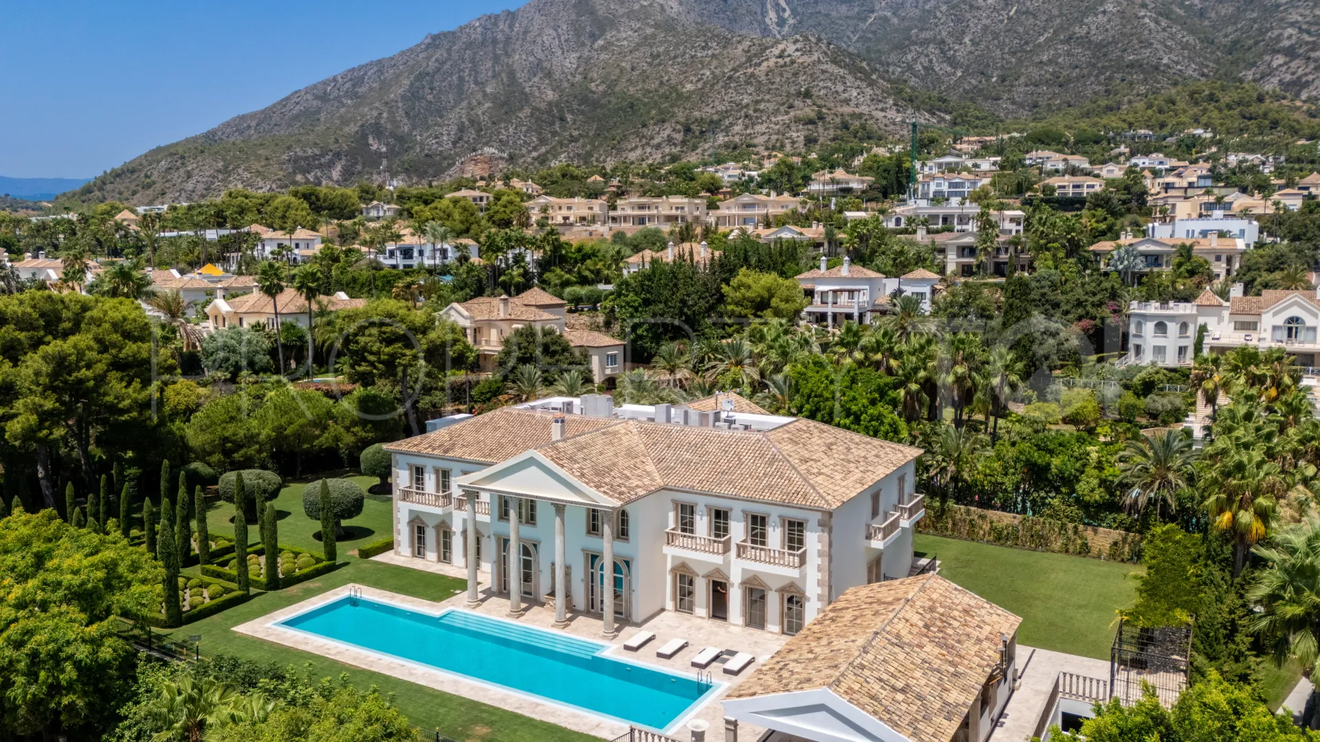 For sale villa in Sierra Blanca with 10 bedrooms