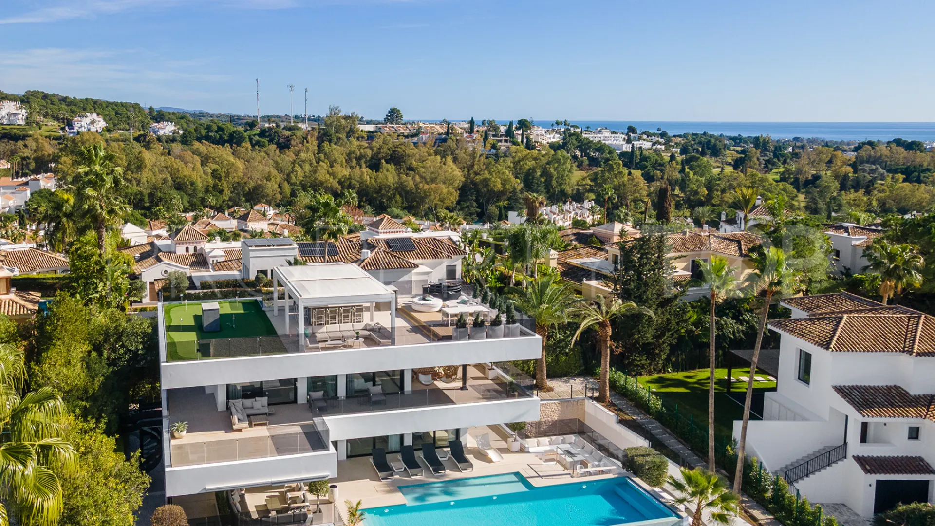 Comprar villa en Nueva Andalucia de 5 dormitorios
