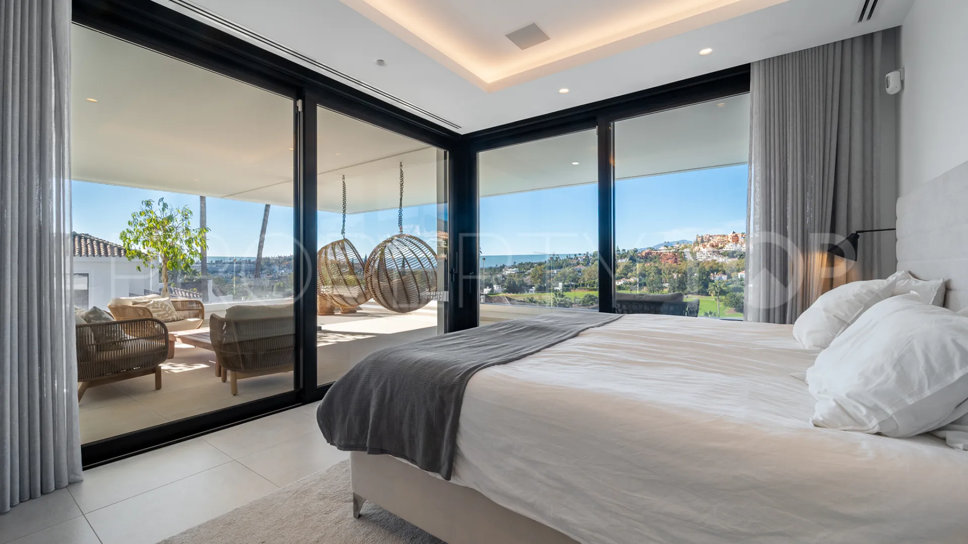 Comprar villa en Nueva Andalucia de 5 dormitorios