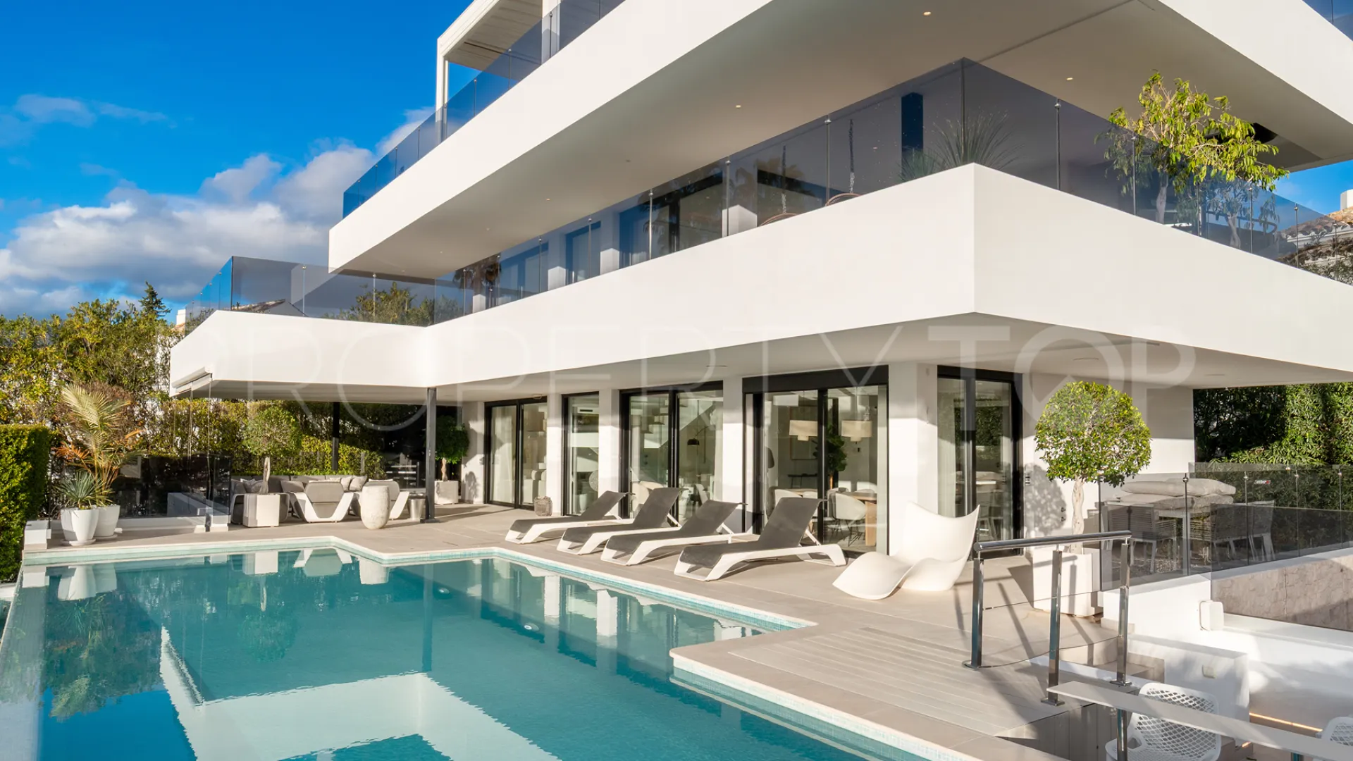 Comprar villa en Nueva Andalucia de 5 dormitorios