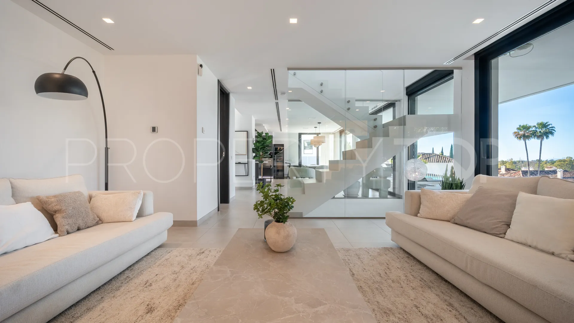Comprar villa en Nueva Andalucia de 5 dormitorios