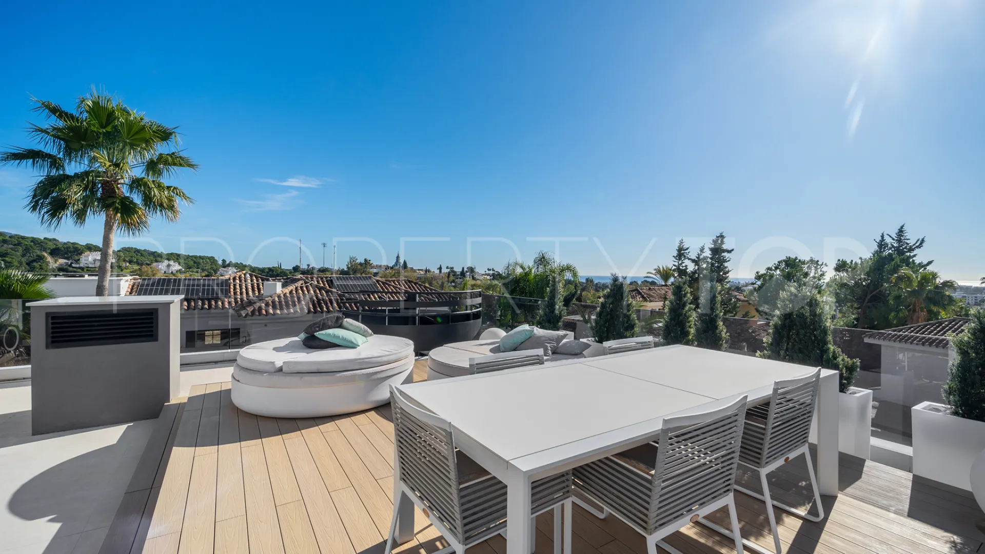 Comprar villa en Nueva Andalucia de 5 dormitorios