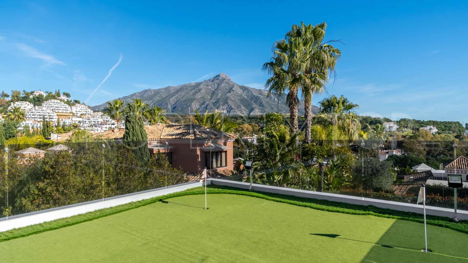 Comprar villa en Nueva Andalucia de 5 dormitorios