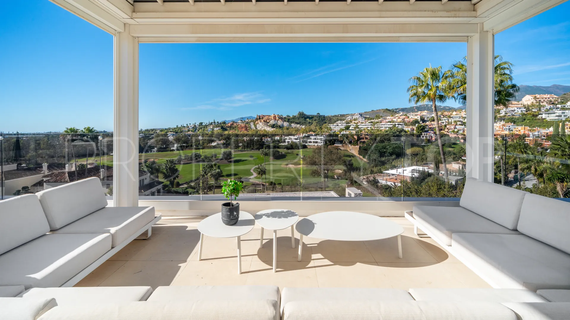 Comprar villa en Nueva Andalucia de 5 dormitorios