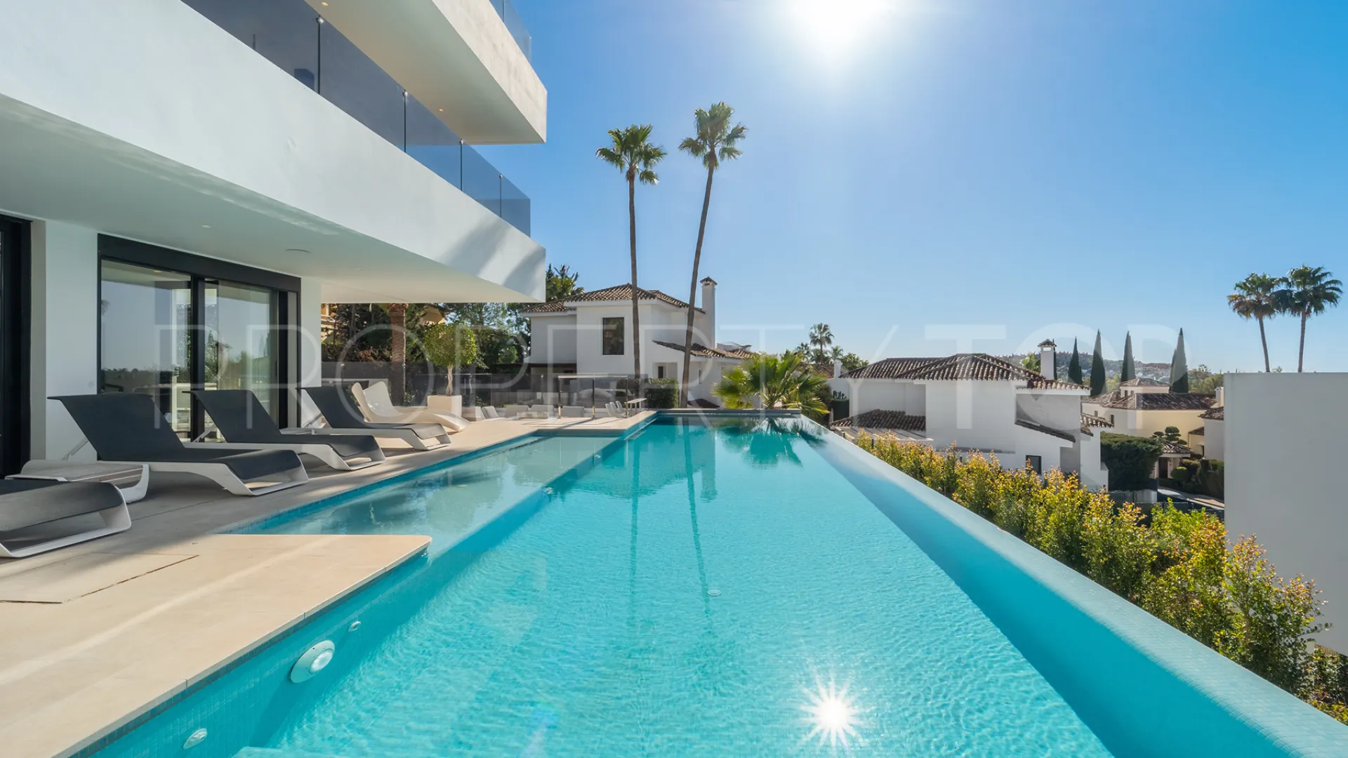 Comprar villa en Nueva Andalucia de 5 dormitorios