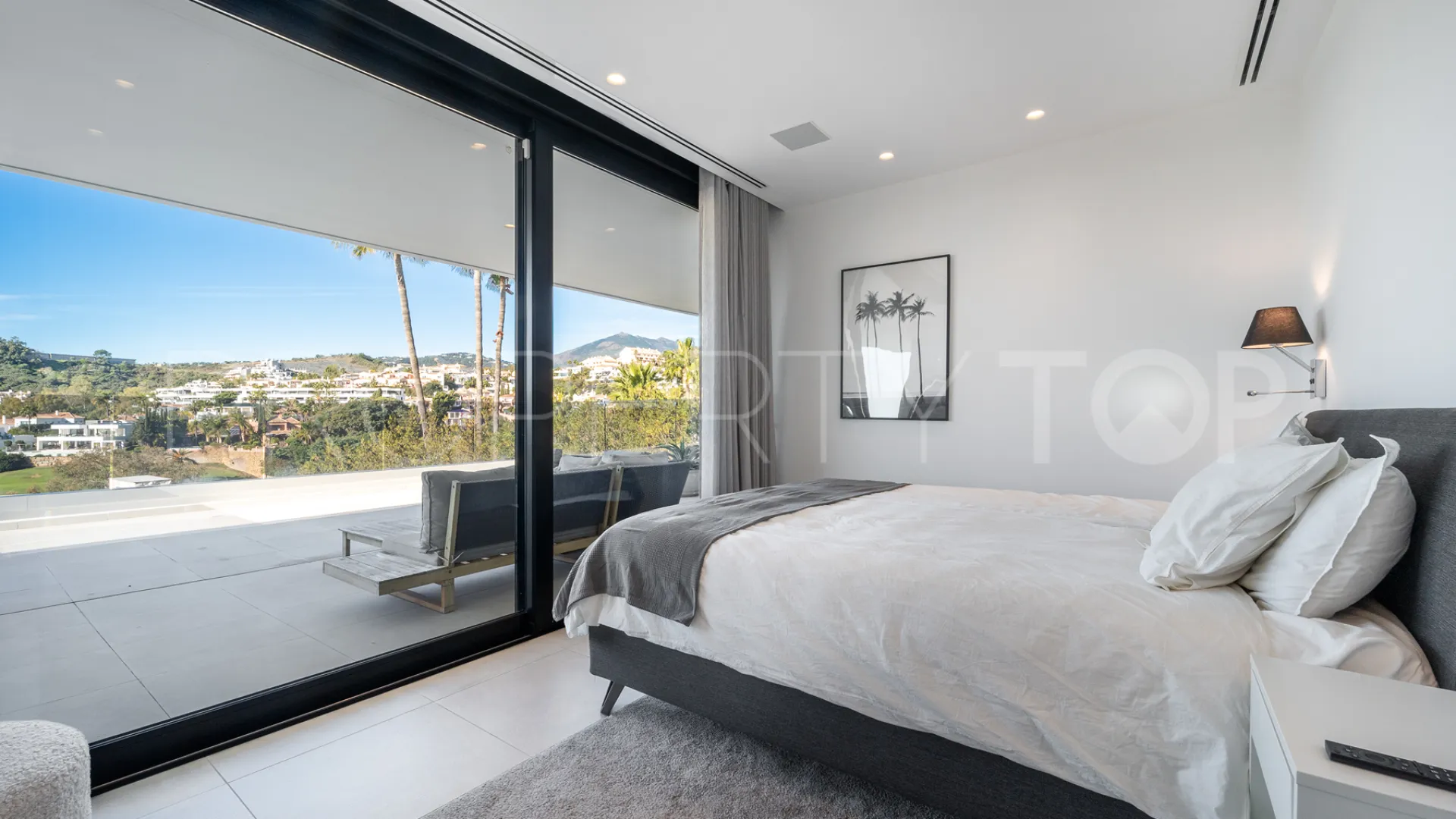 Comprar villa en Nueva Andalucia de 5 dormitorios