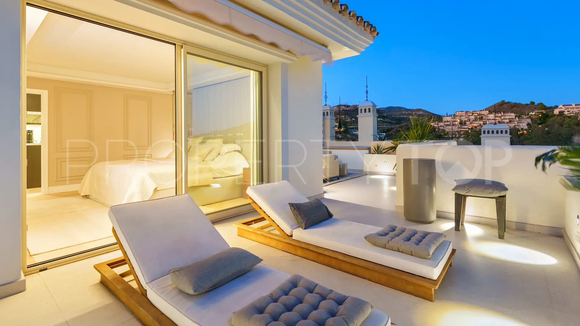 For sale duplex penthouse with 3 bedrooms in Palacetes Los Belvederes