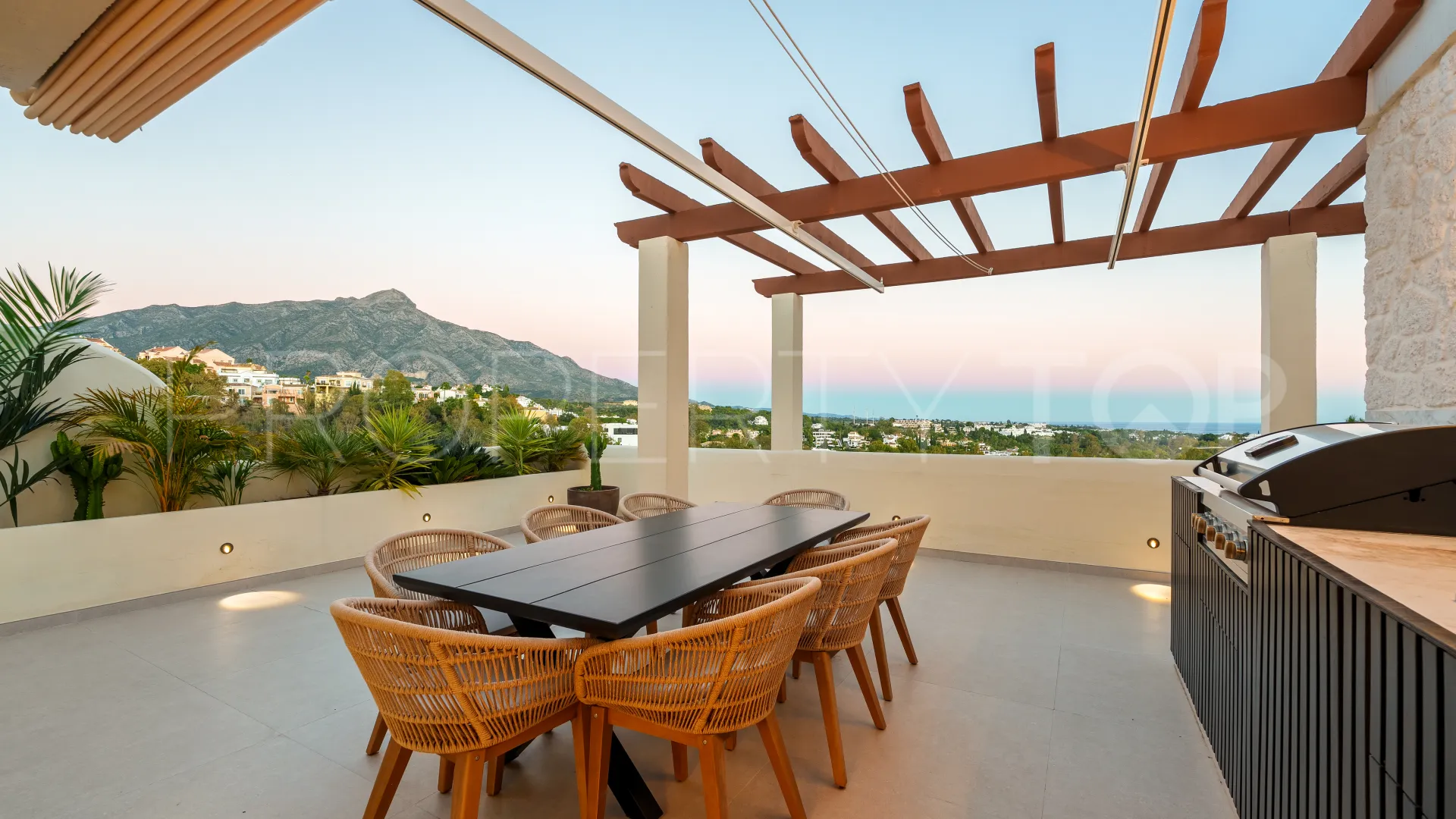 For sale duplex penthouse with 3 bedrooms in Palacetes Los Belvederes