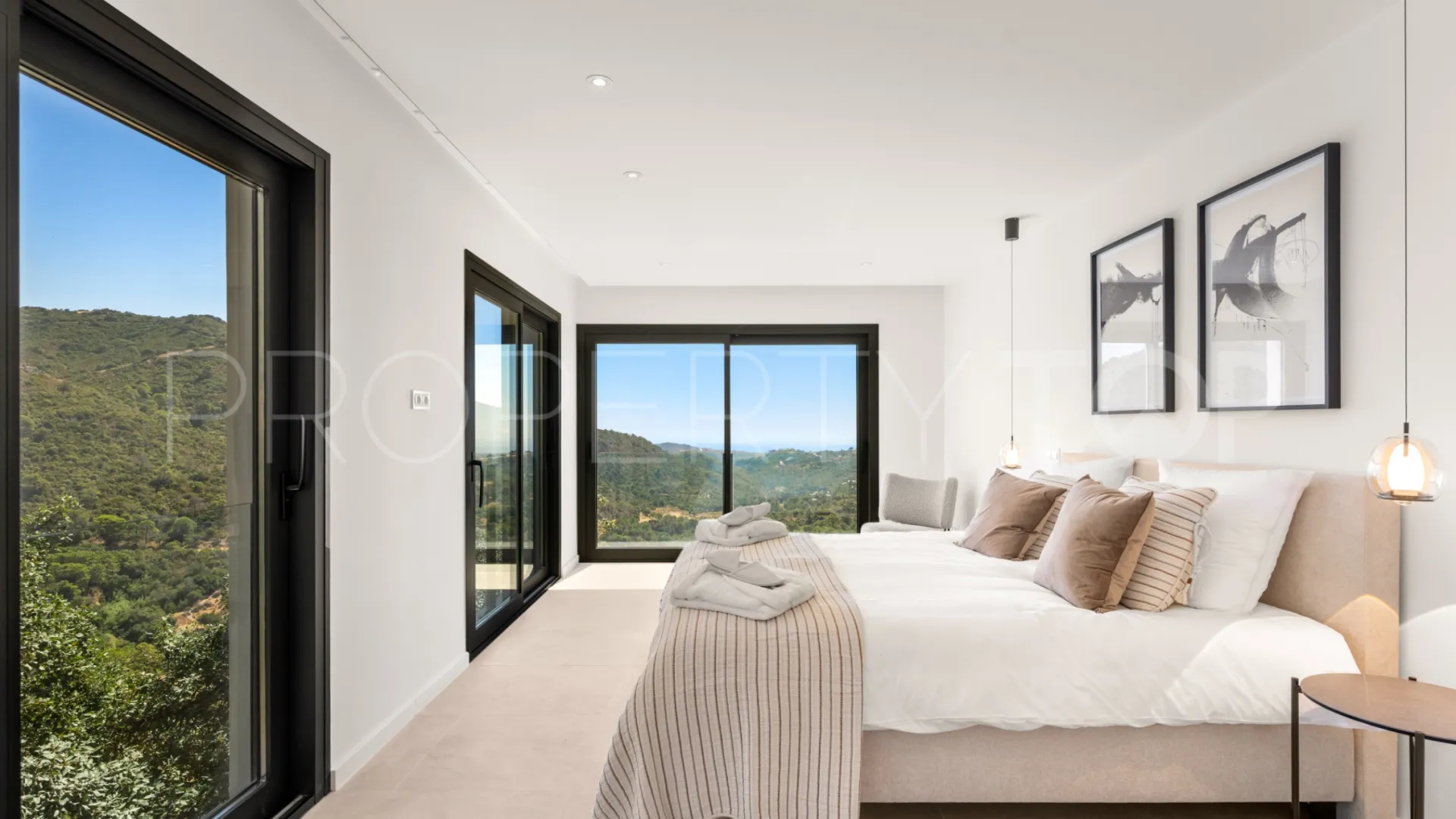 For sale Monte Mayor villa with 5 bedrooms
