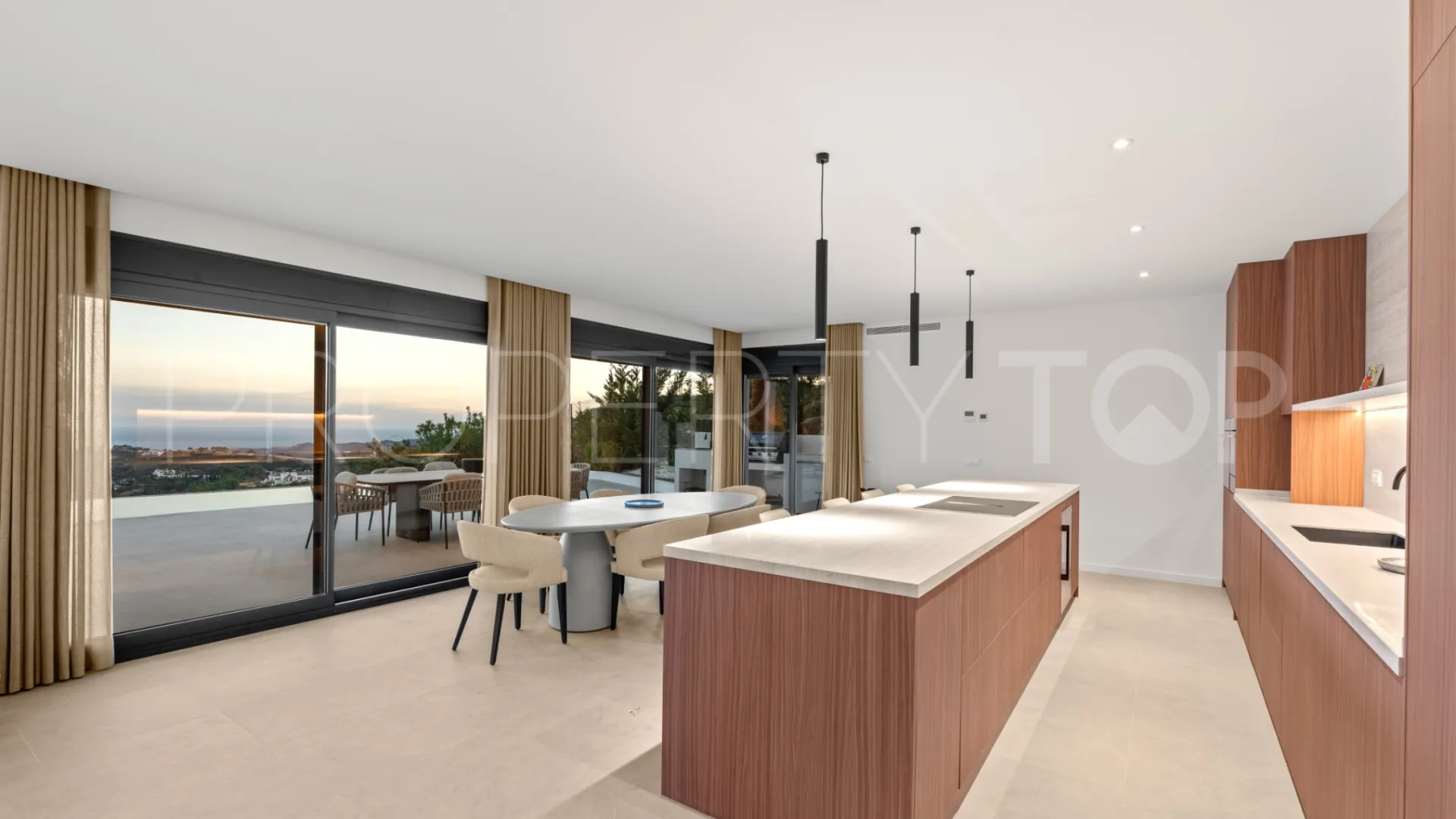 For sale Monte Mayor villa with 5 bedrooms