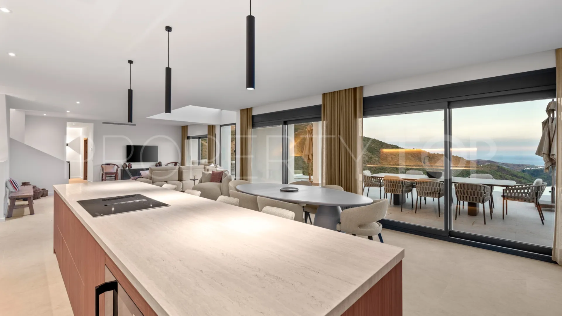 For sale Monte Mayor villa with 5 bedrooms