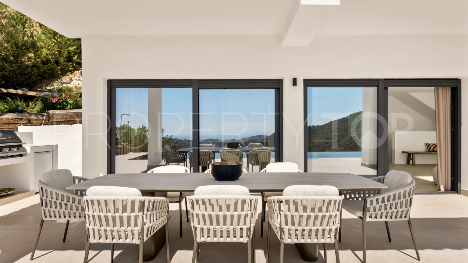 For sale Monte Mayor villa with 5 bedrooms