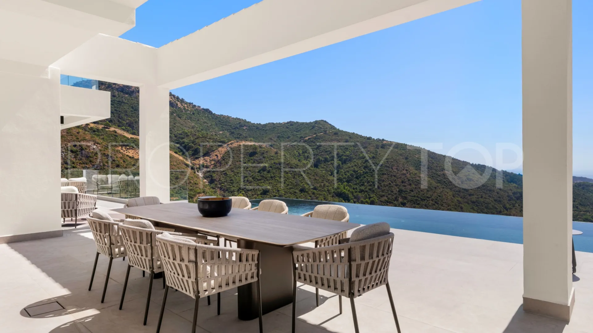 For sale Monte Mayor villa with 5 bedrooms