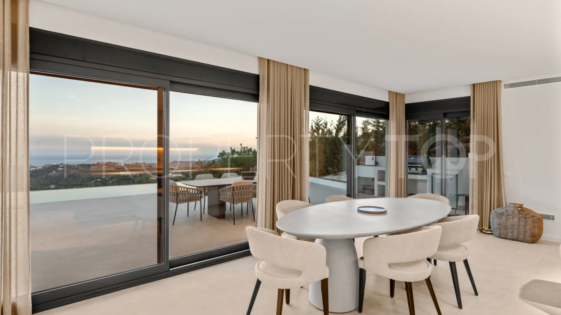 For sale Monte Mayor villa with 5 bedrooms
