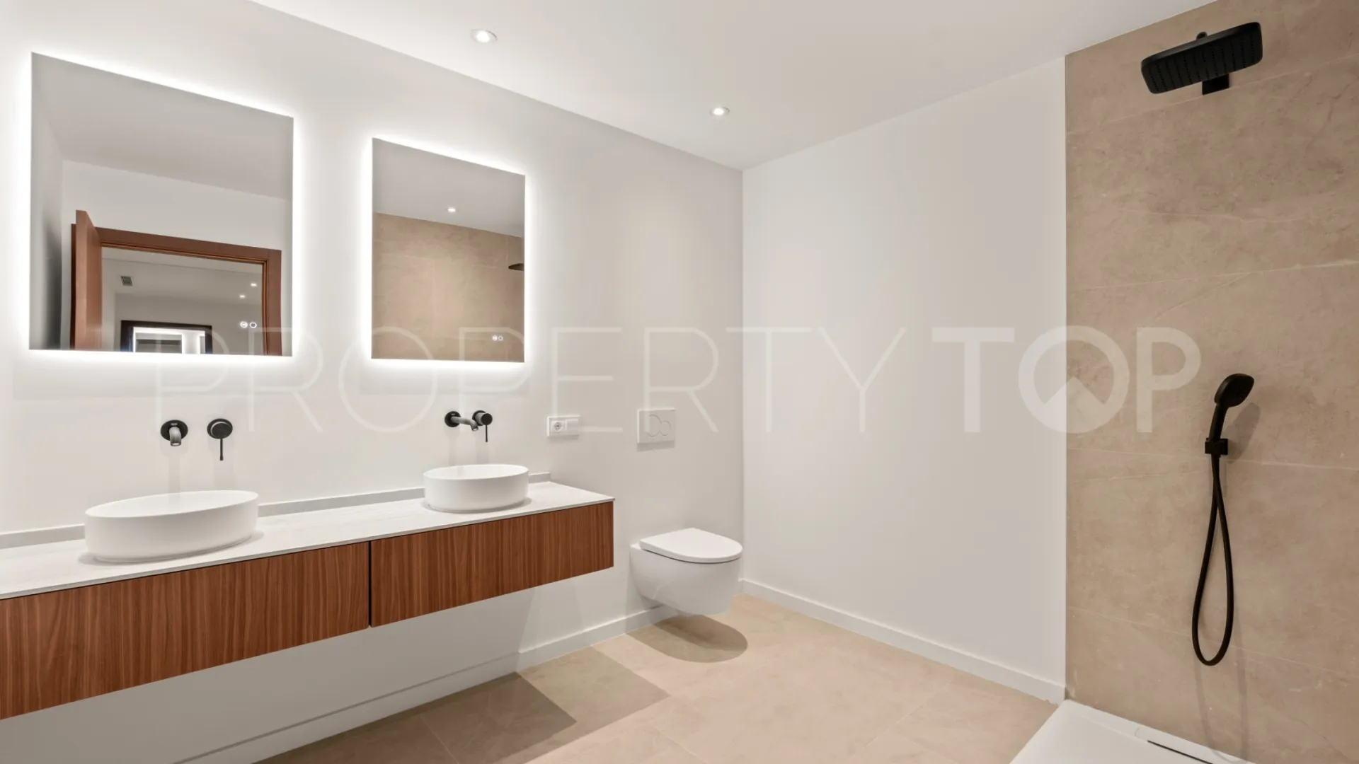 For sale Monte Mayor villa with 5 bedrooms