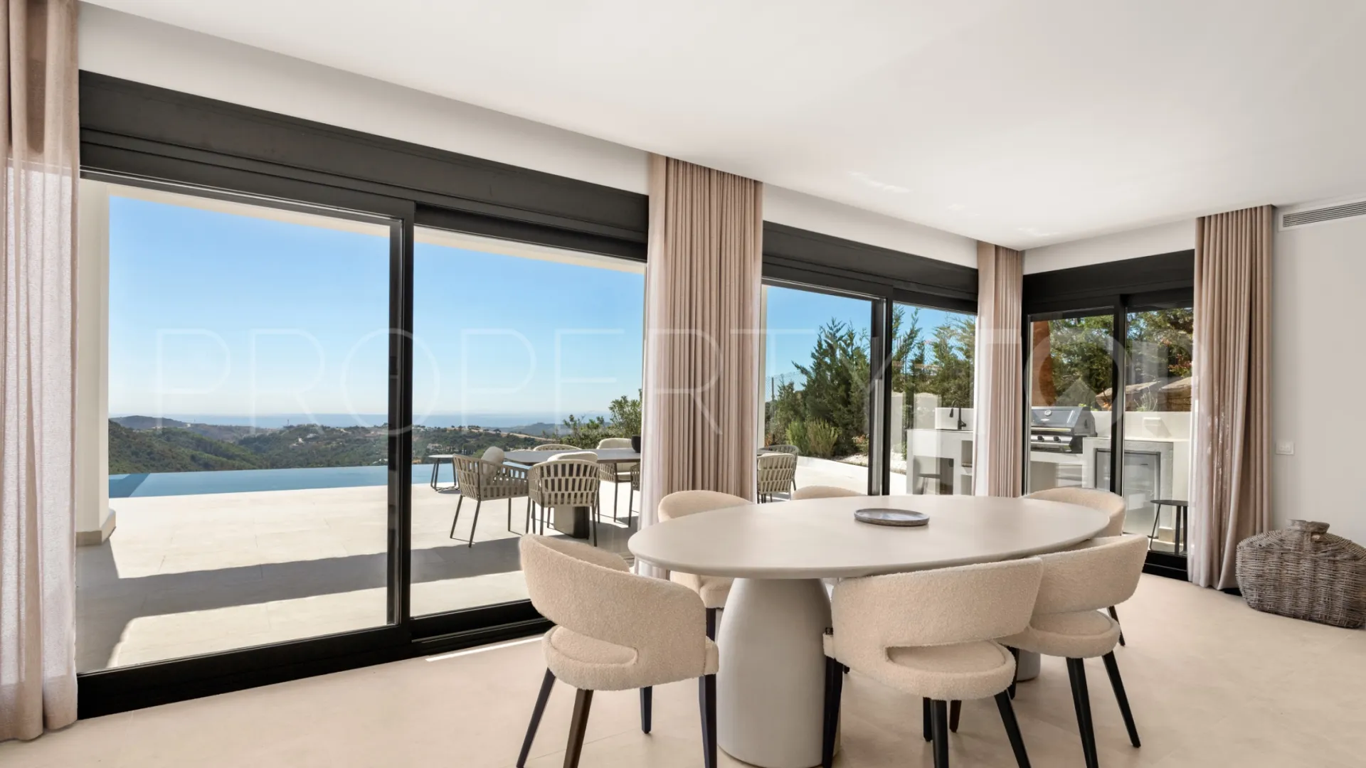 For sale Monte Mayor villa with 5 bedrooms
