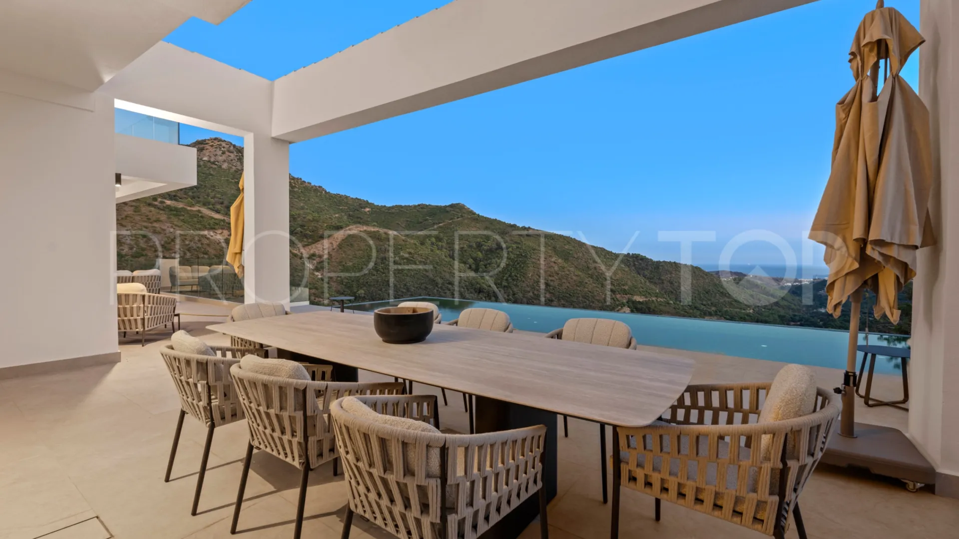 For sale Monte Mayor villa with 5 bedrooms