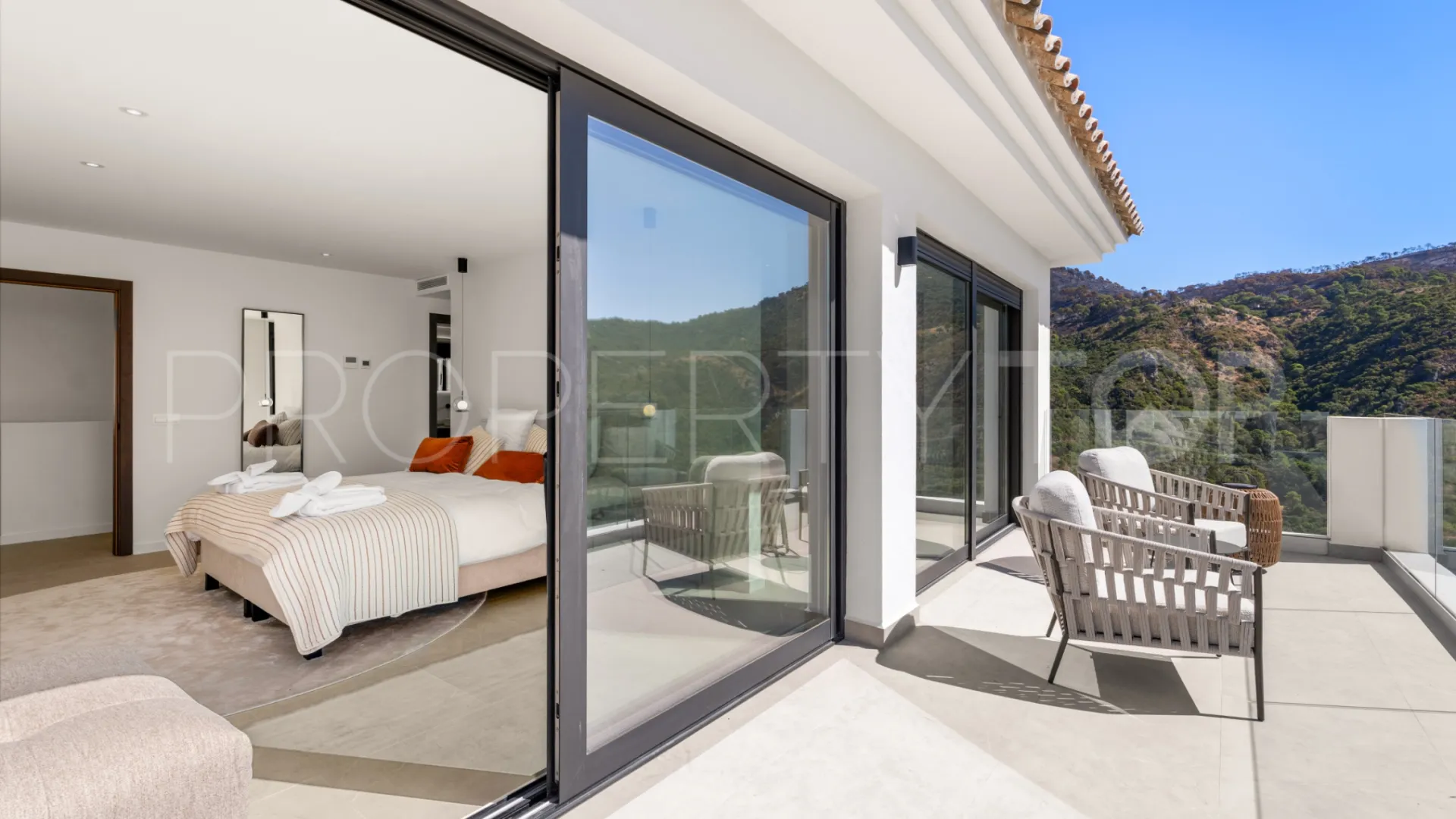 For sale Monte Mayor villa with 5 bedrooms