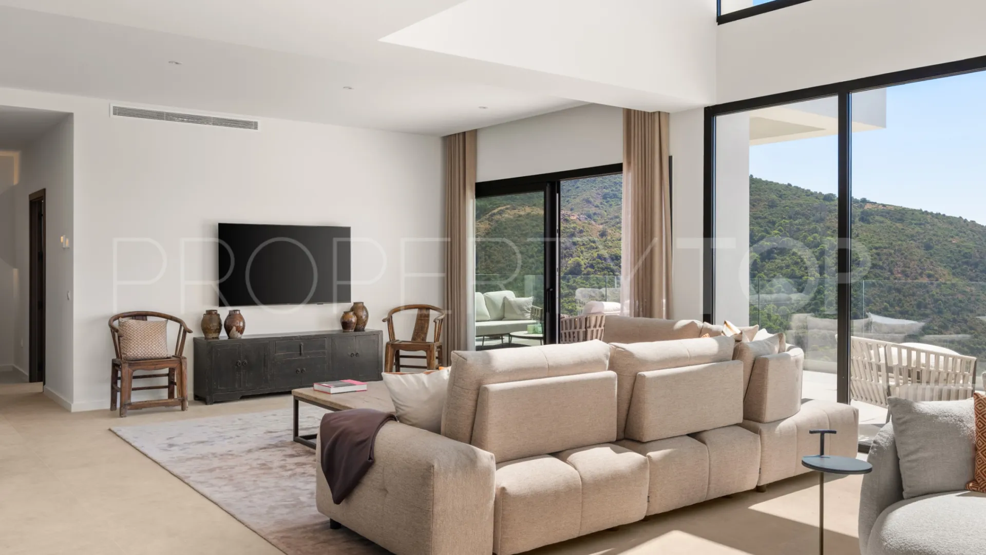 For sale Monte Mayor villa with 5 bedrooms