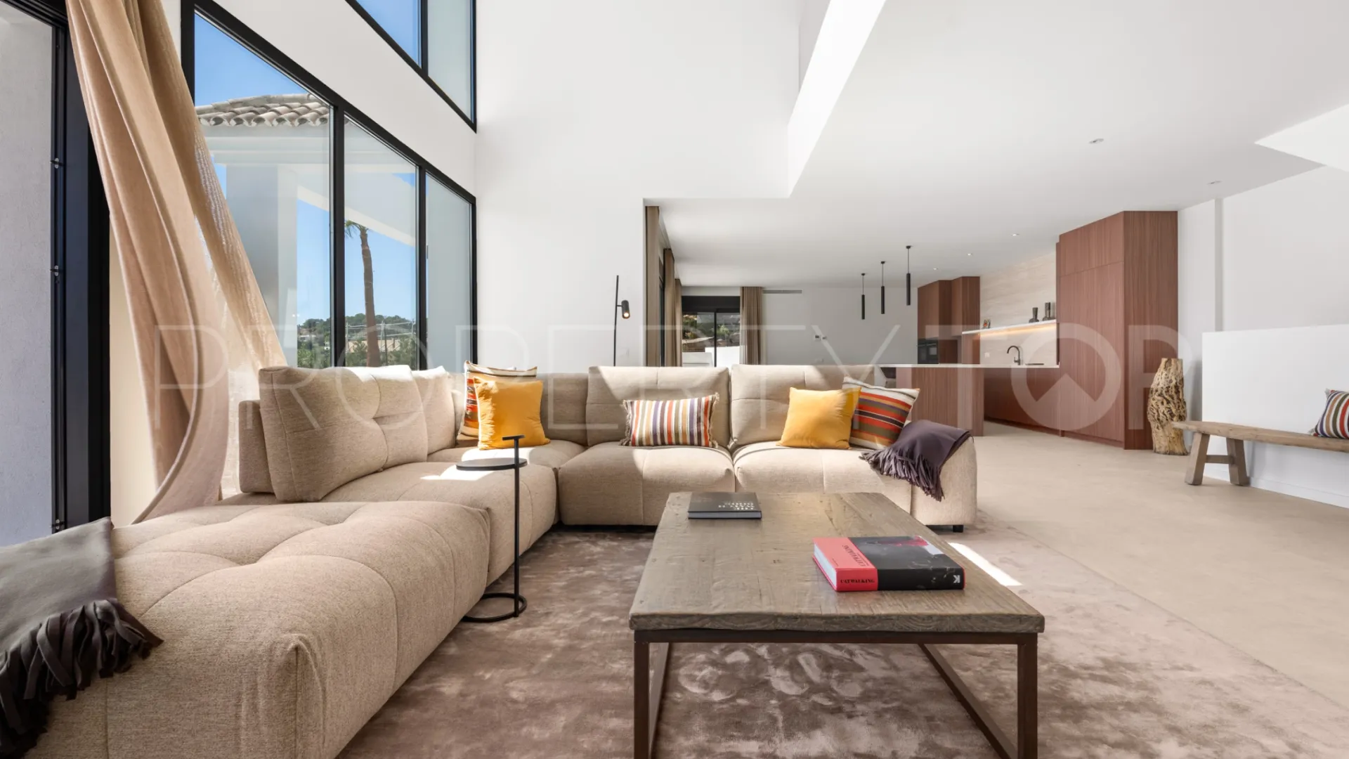 For sale Monte Mayor villa with 5 bedrooms
