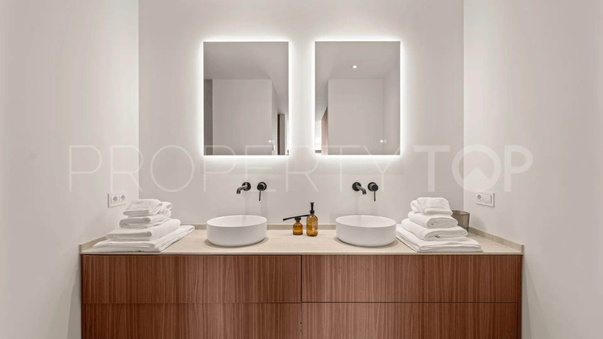For sale Monte Mayor villa with 5 bedrooms