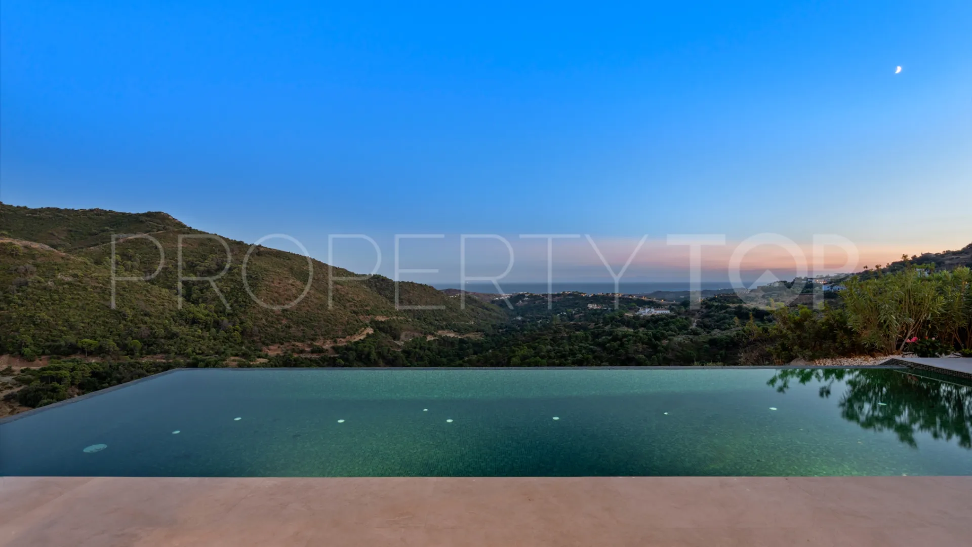 For sale Monte Mayor villa with 5 bedrooms