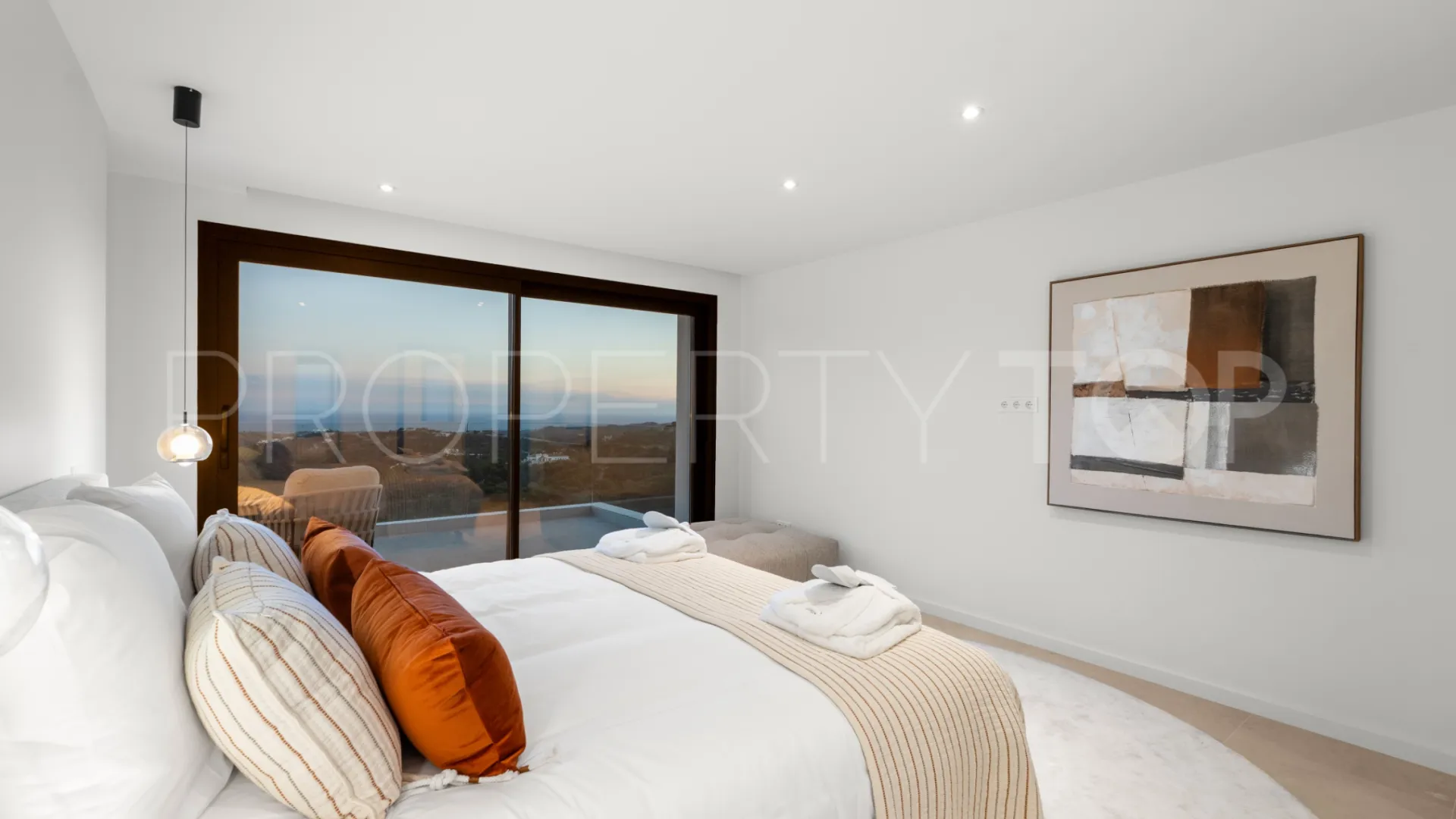 For sale Monte Mayor villa with 5 bedrooms