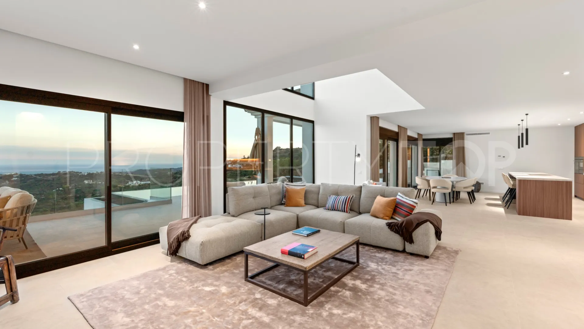 For sale Monte Mayor villa with 5 bedrooms