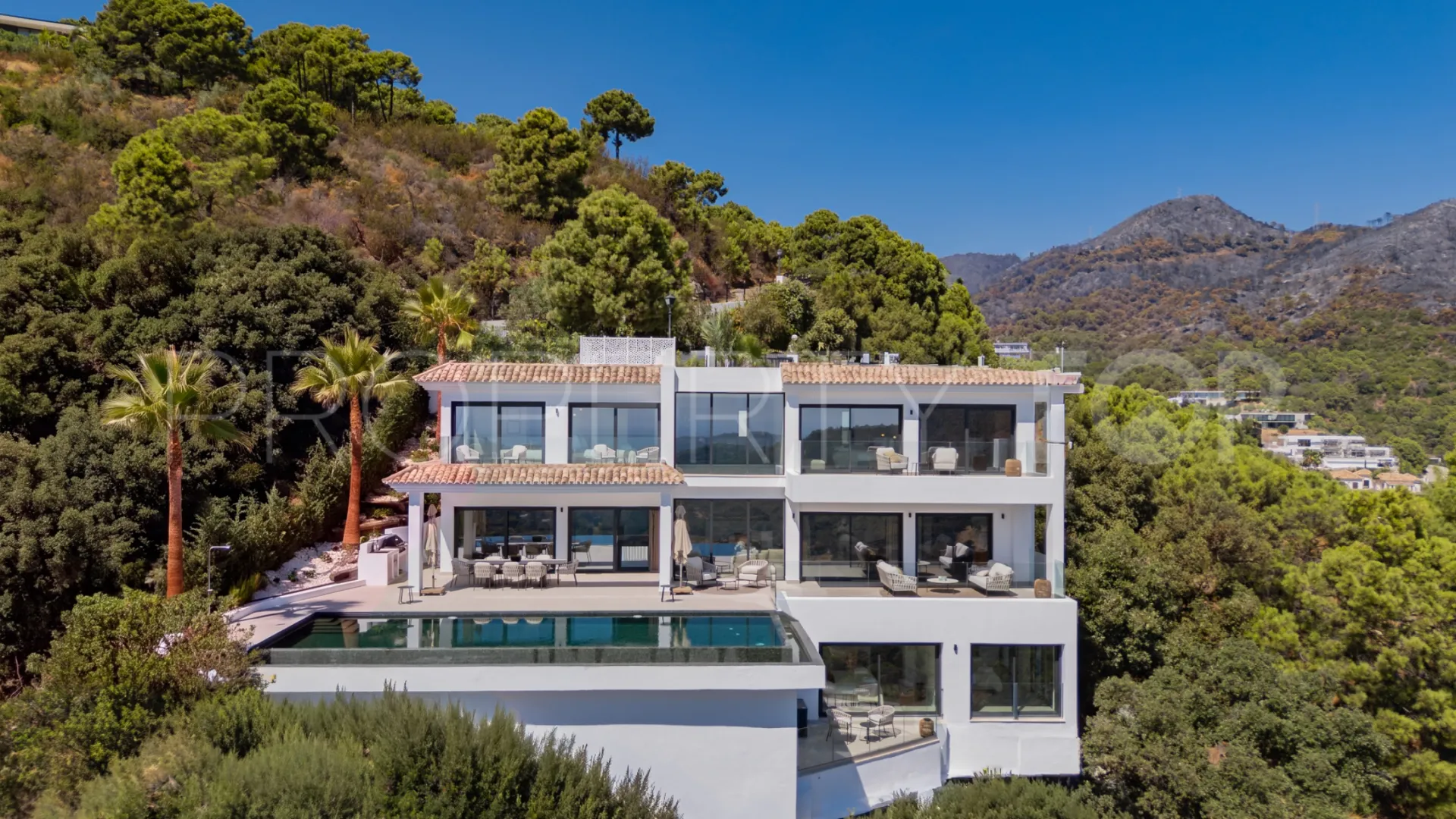 For sale Monte Mayor villa with 5 bedrooms