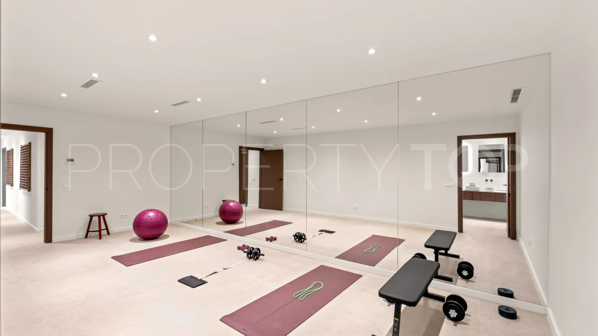 For sale Monte Mayor villa with 5 bedrooms