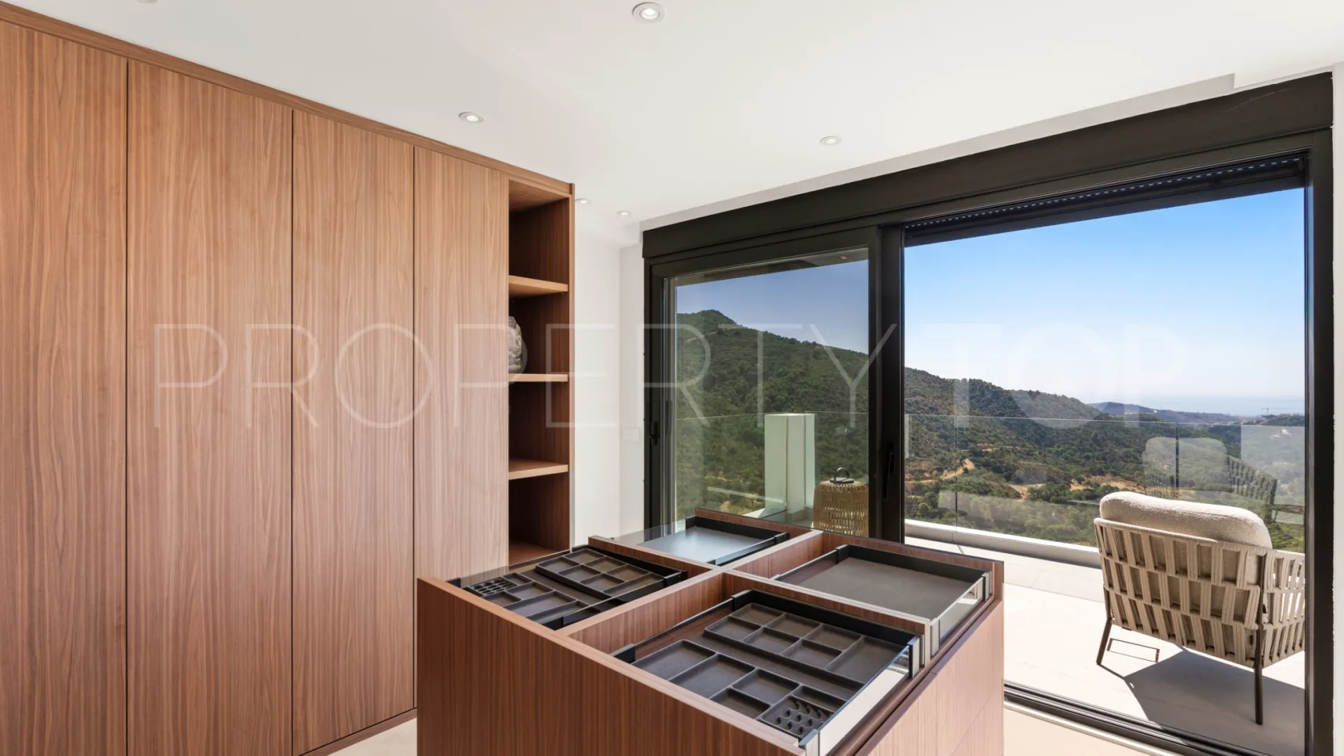 For sale Monte Mayor villa with 5 bedrooms