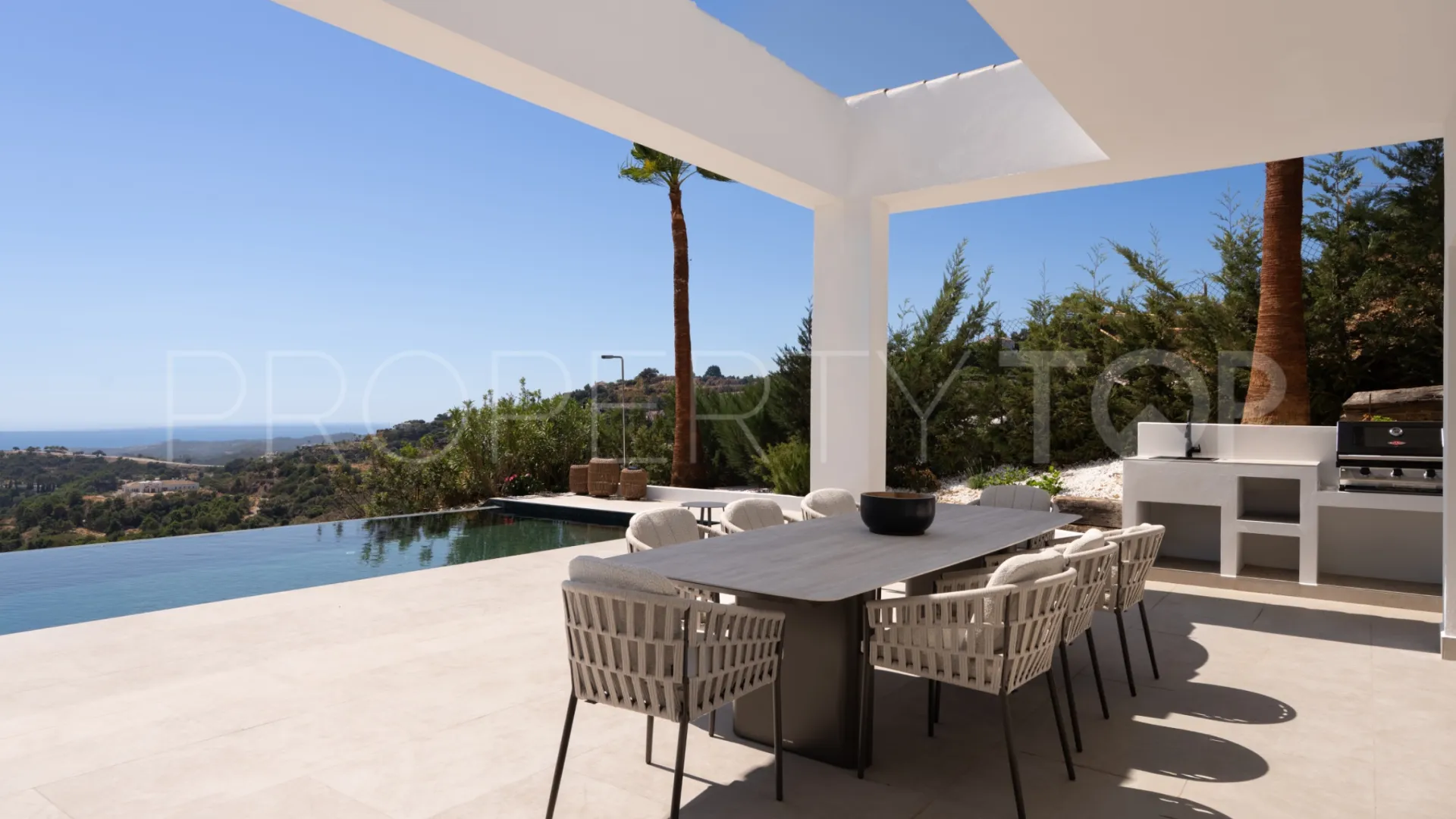 For sale Monte Mayor villa with 5 bedrooms