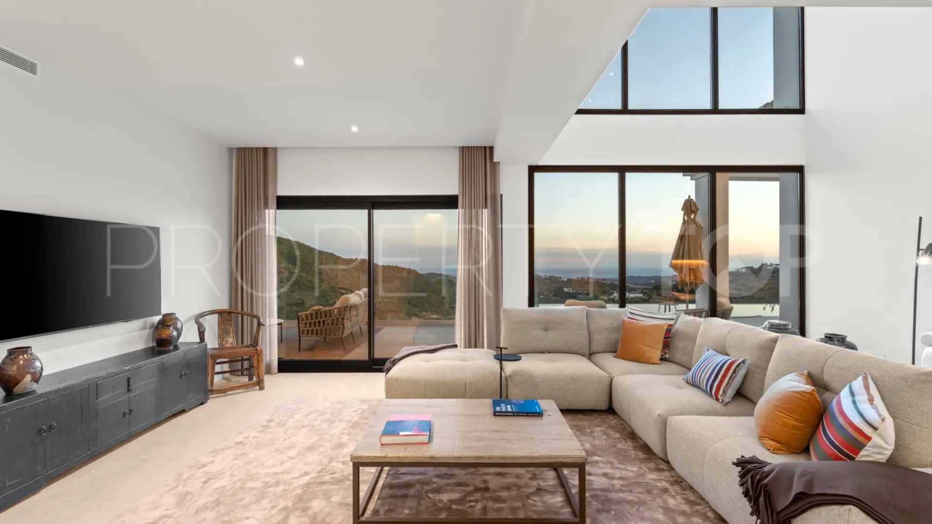 For sale Monte Mayor villa with 5 bedrooms